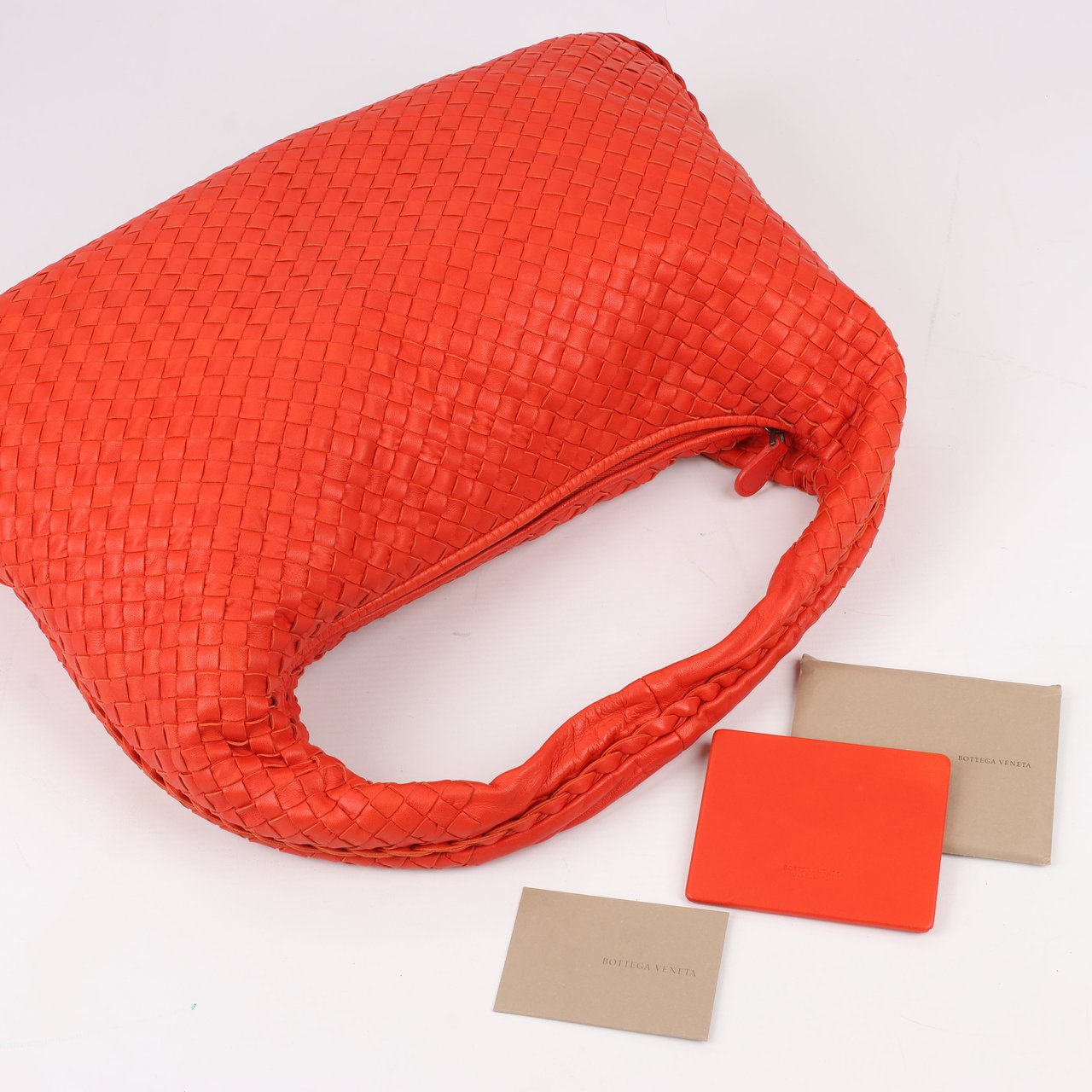 Bottega Veneta Bottega Veneta Intrecciato Hobo Leather Shoulder Bag in Red Rood