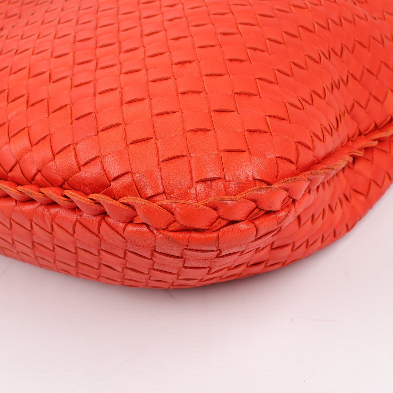 Bottega Veneta Bottega Veneta Intrecciato Hobo Leather Shoulder Bag in Red Rood