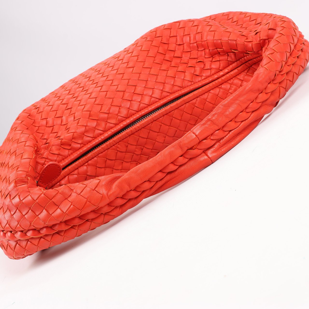 Bottega Veneta Bottega Veneta Intrecciato Hobo Leather Shoulder Bag in Red Rood