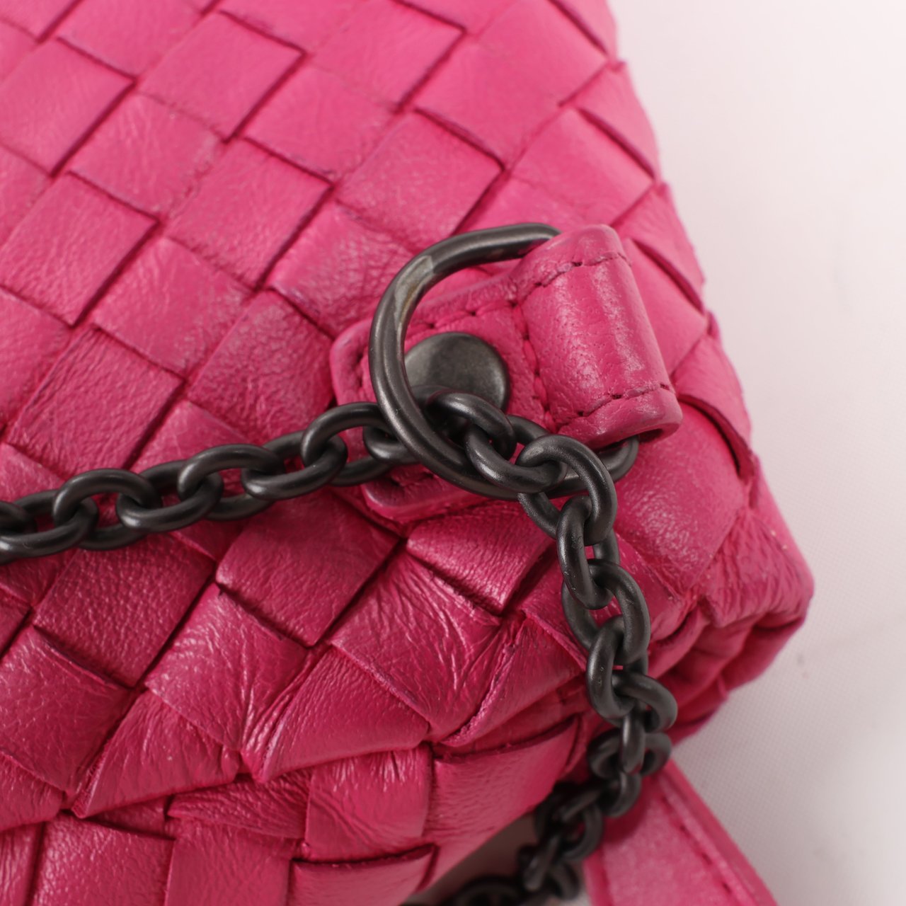 Bottega Veneta BOTTEGA VENETA Intrecciato Leather Chain Shoulder Bag in Hot Pink Roze