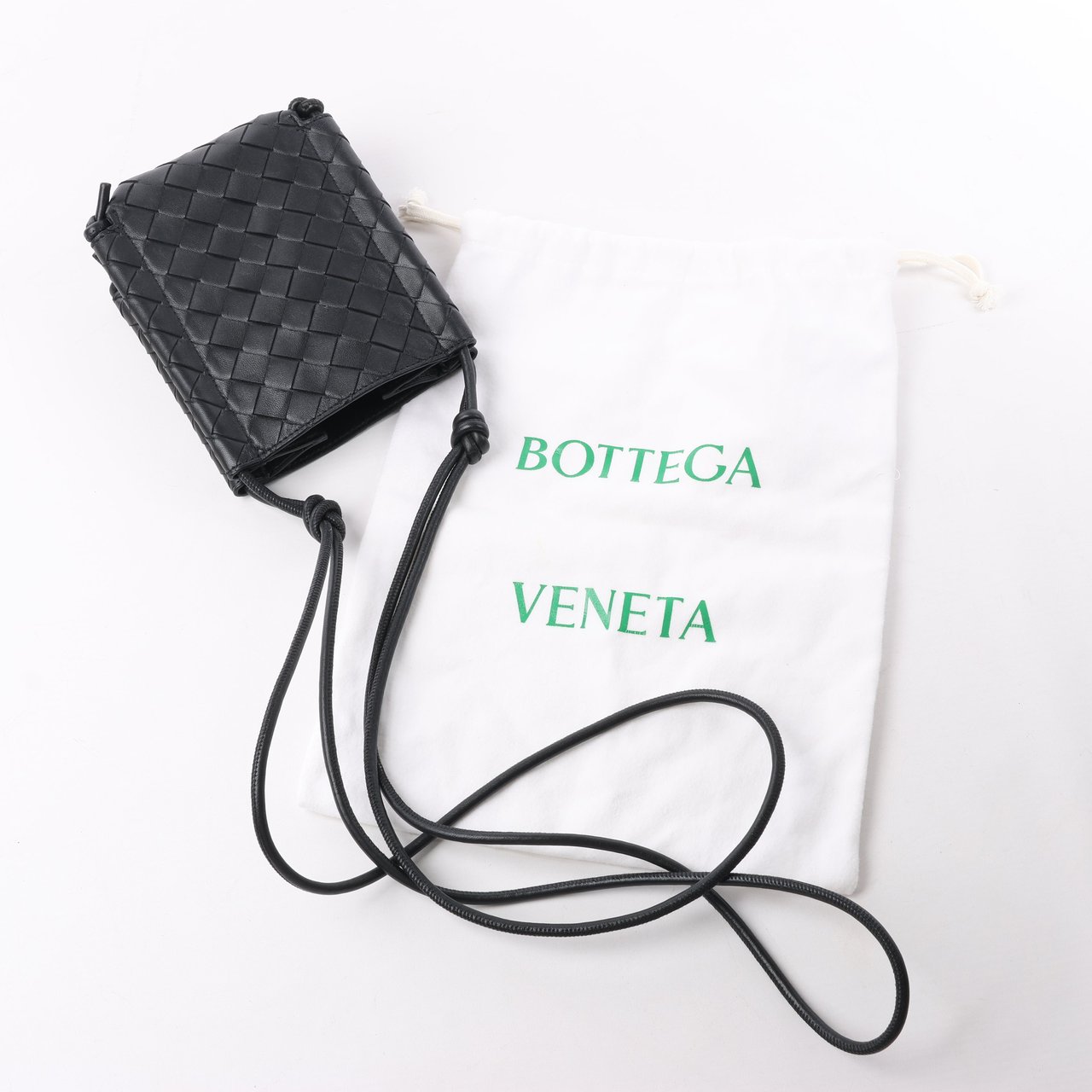 Bottega Veneta Bottega Veneta Intrecciato Leather Shoulder bag in Black Zwart