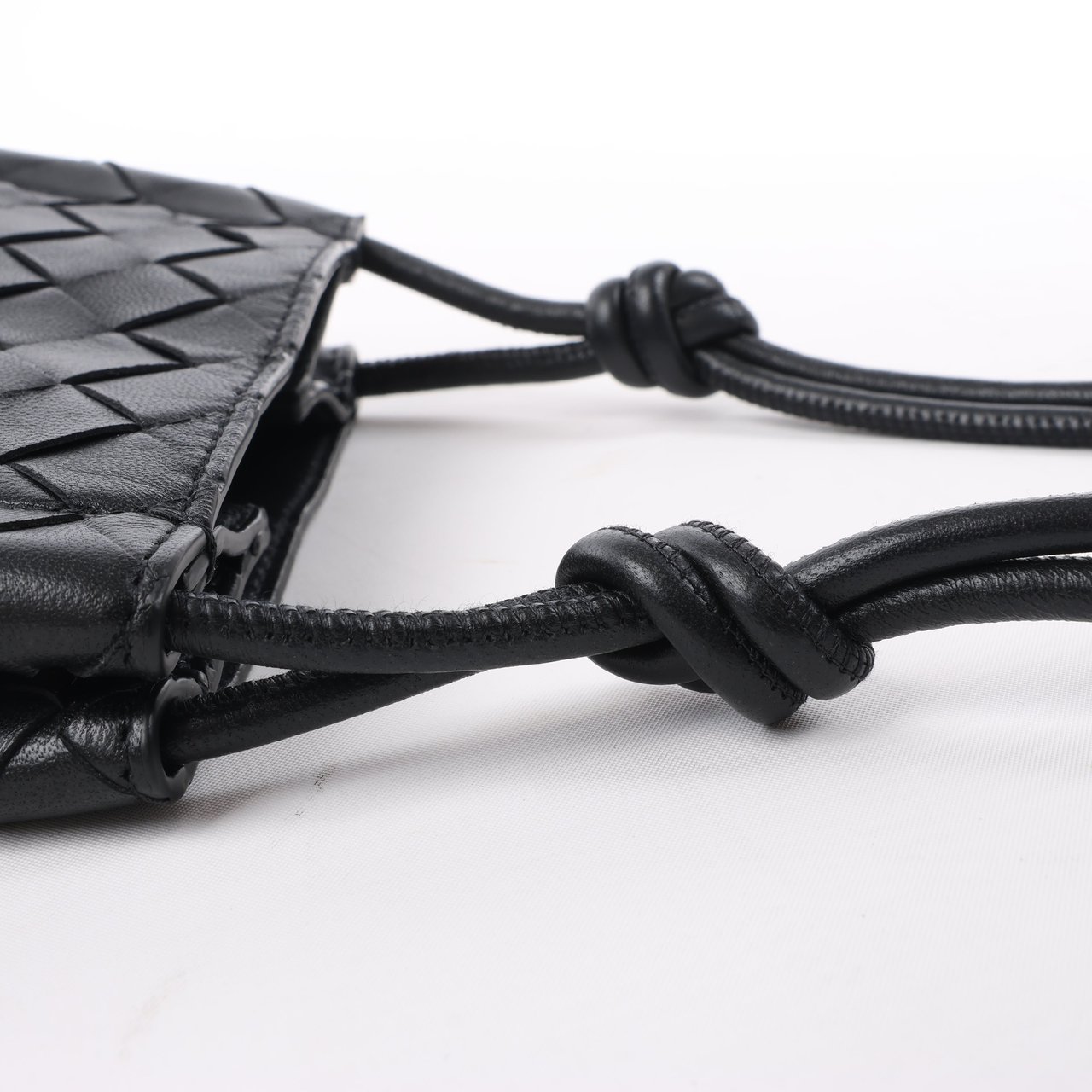 Bottega Veneta Bottega Veneta Intrecciato Leather Shoulder bag in Black Zwart