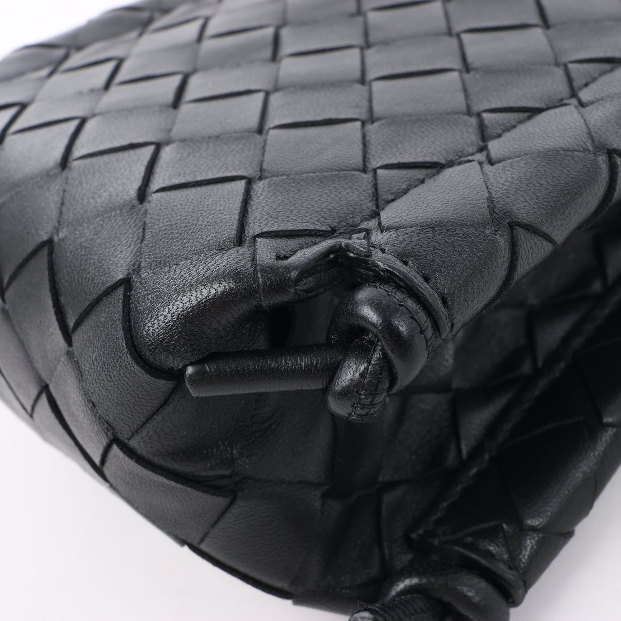 Bottega Veneta Bottega Veneta Intrecciato Leather Shoulder bag in Black Zwart