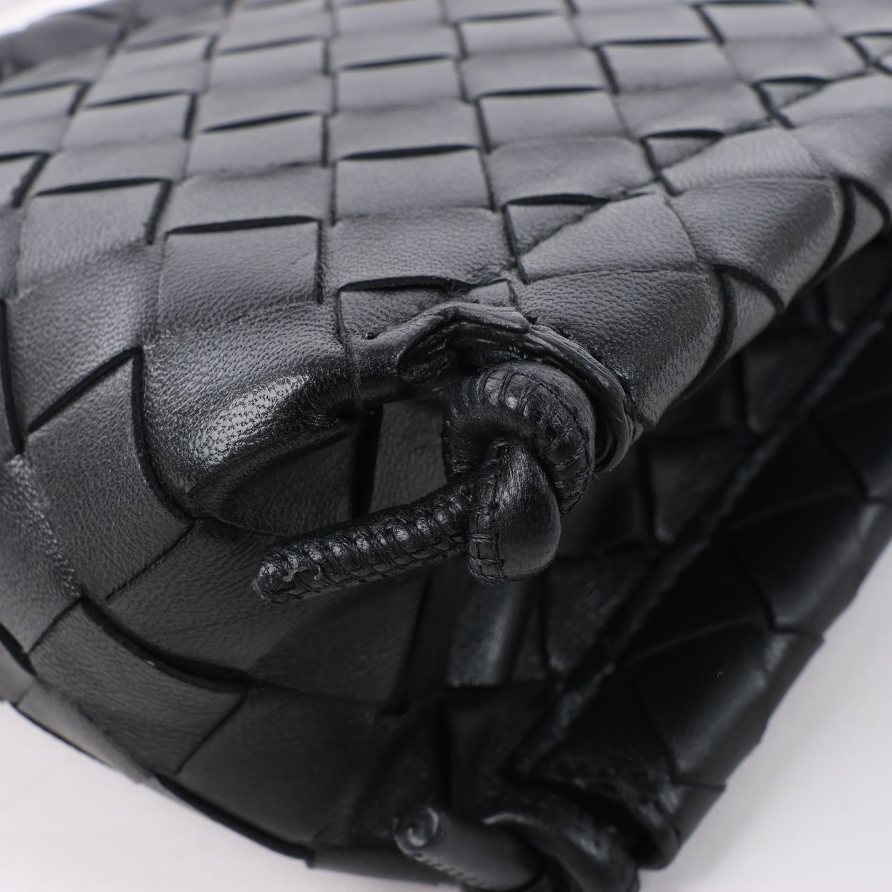 Bottega Veneta Bottega Veneta Intrecciato Leather Shoulder bag in Black Zwart
