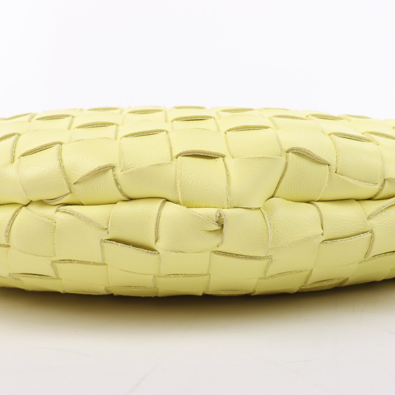 Bottega Veneta Bottega Veneta Intrecciato Medium Turns Pouch Leather Shoulder bag in Yellow Geel