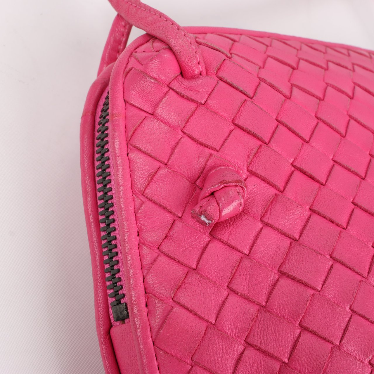 Bottega Veneta Bottega Veneta Intrecciato Nodini Crossbody Bag in Pink Roze