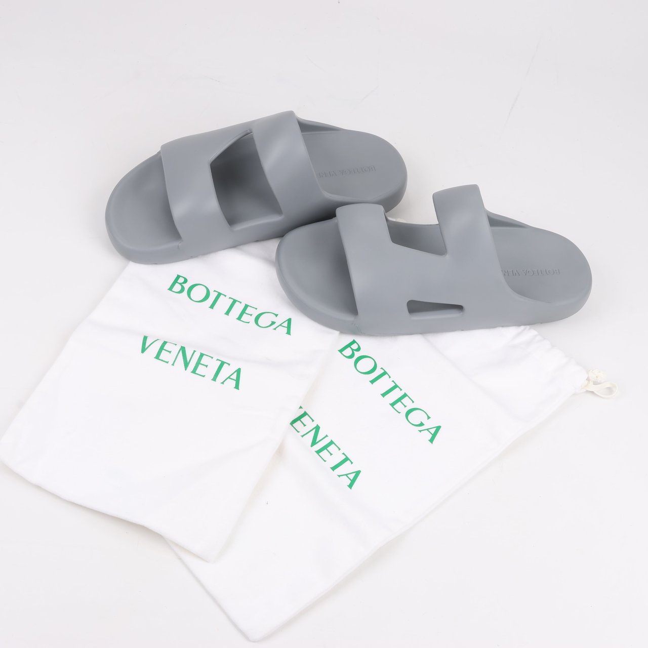 Bottega Veneta Bottega Veneta Rubber Band Sandals in Grey, Size 43 EU Grijs
