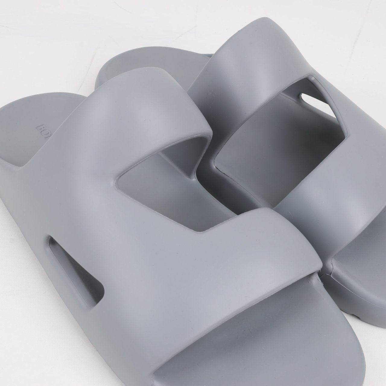 Bottega Veneta Bottega Veneta Rubber Band Sandals in Grey, Size 43 EU Grijs