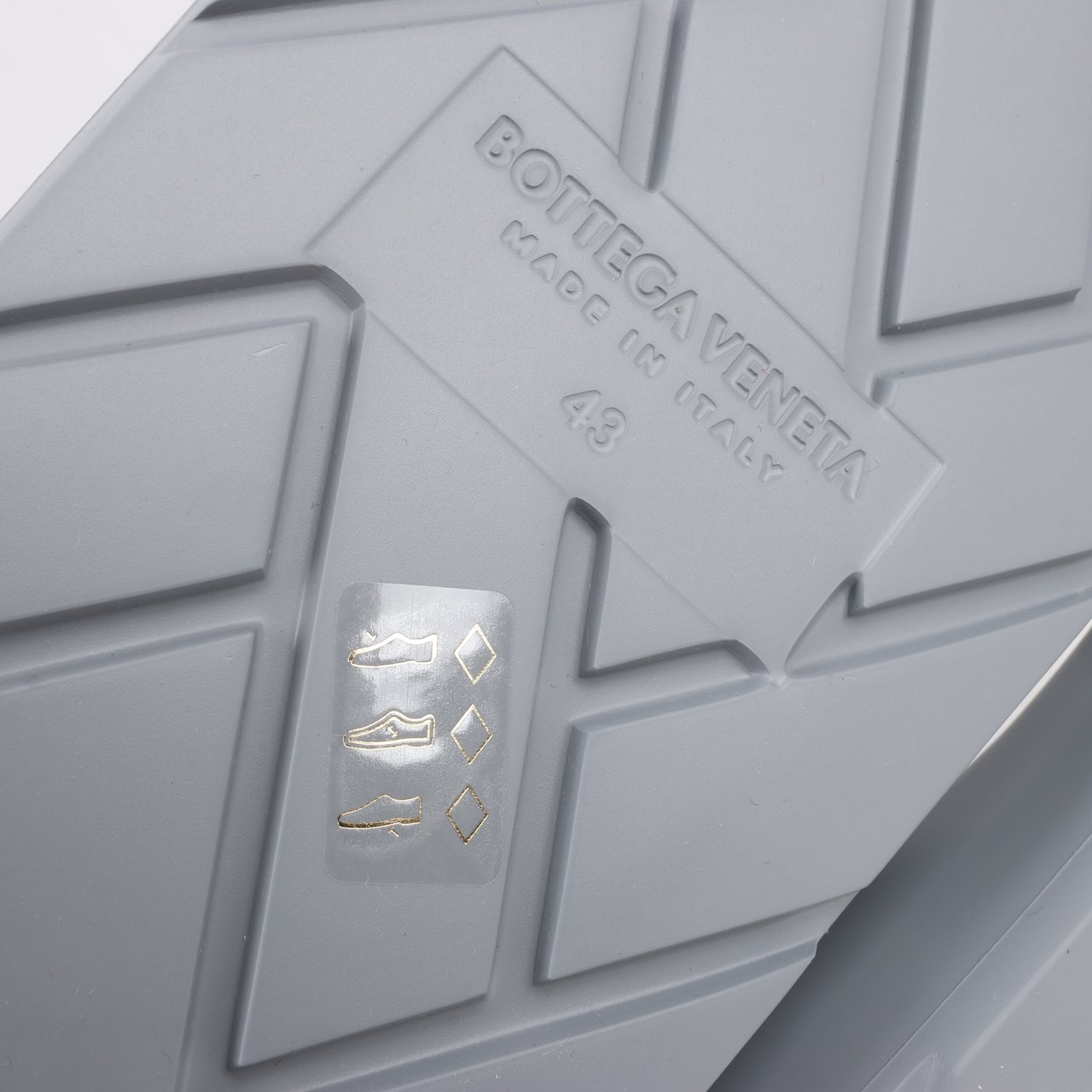 Bottega Veneta Bottega Veneta Rubber Band Sandals in Grey, Size 43 EU Grijs