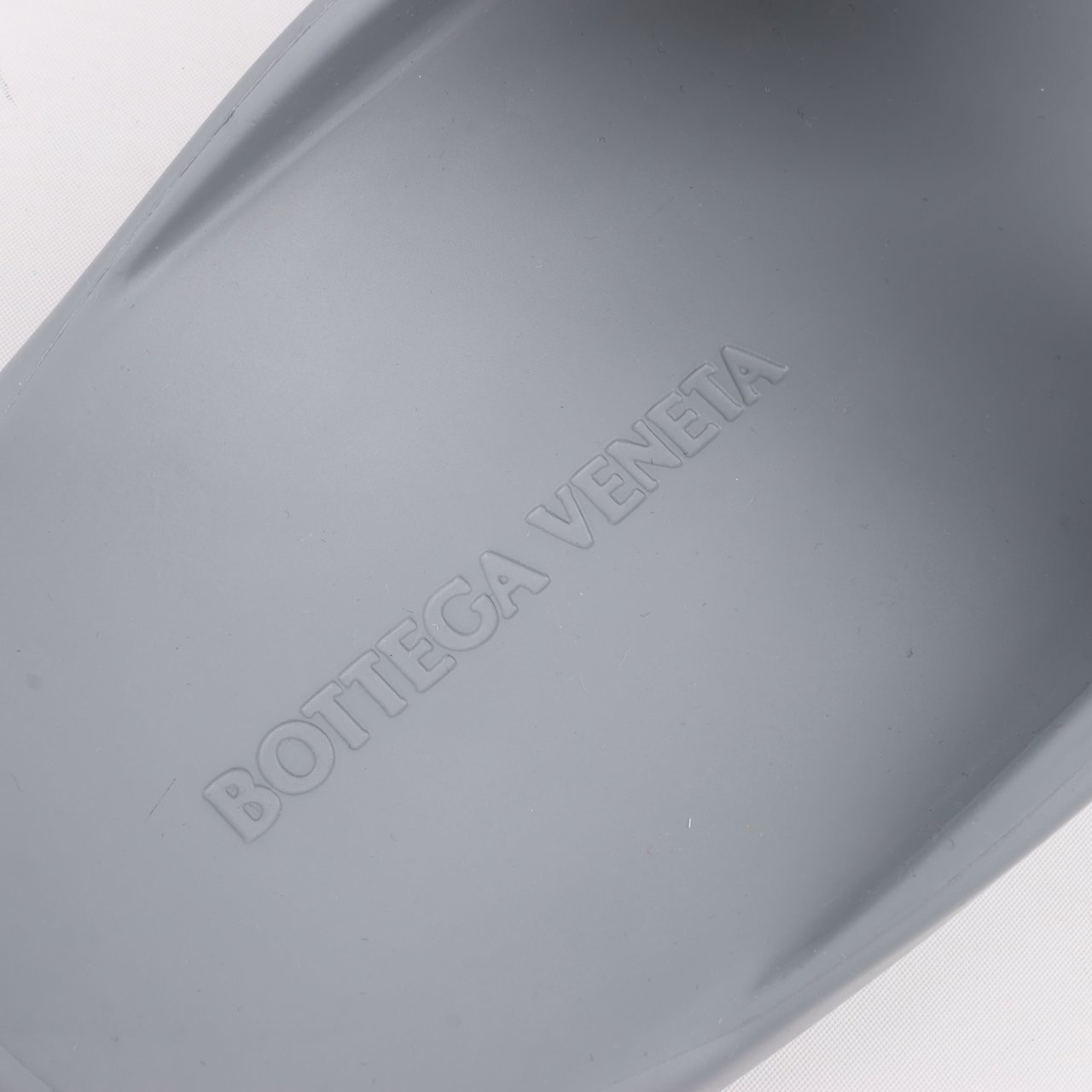 Bottega Veneta Bottega Veneta Rubber Band Sandals in Grey, Size 43 EU Grijs