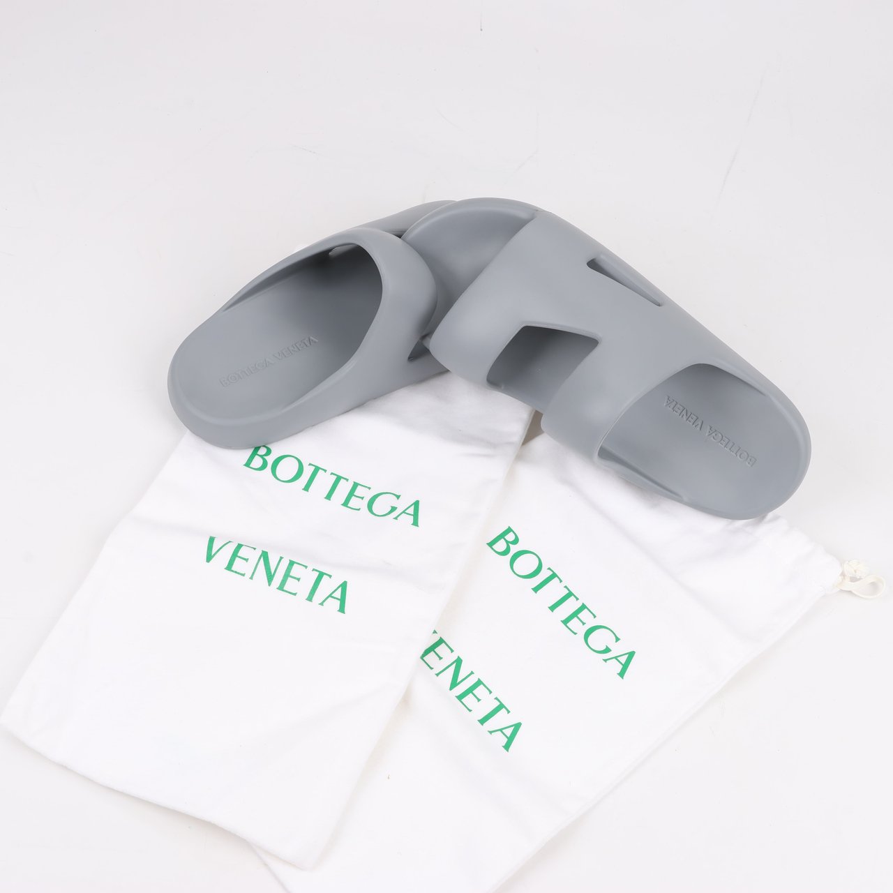 Bottega Veneta Bottega Veneta Rubber Band Sandals in Grey, Size 43 EU Grijs