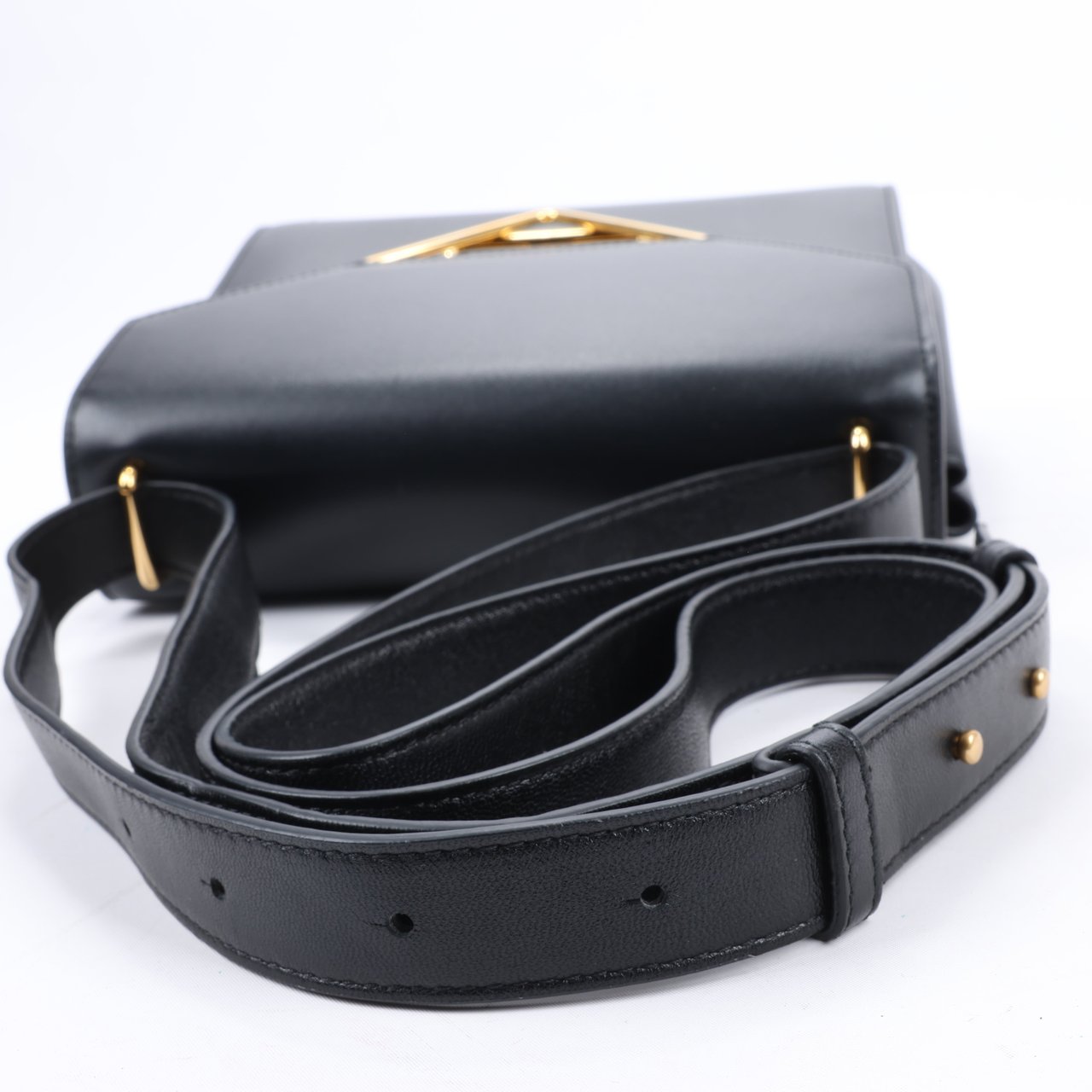 Bottega Veneta Bottega Veneta Box Calfskin Nappa Clip Shoulder Bag in Black Zwart