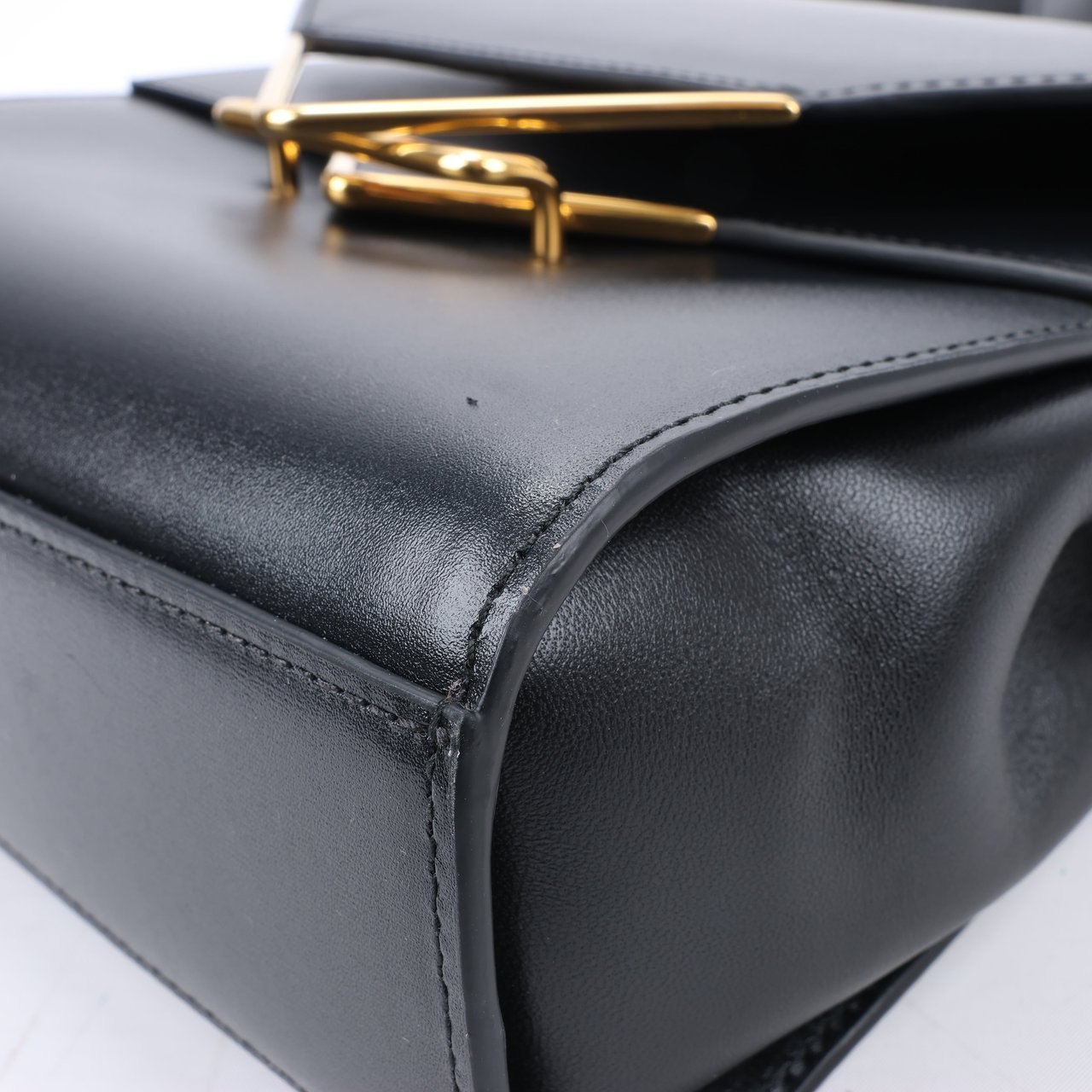 Bottega Veneta Bottega Veneta Box Calfskin Nappa Clip Shoulder Bag in Black Zwart