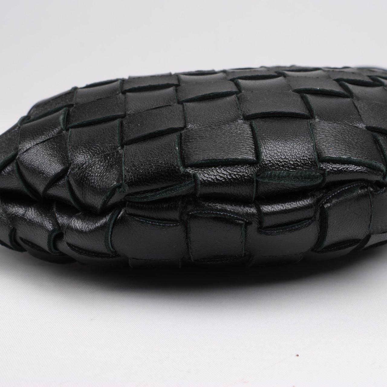 Bottega Veneta Bottega Veneta Intrecciato Sardines Leather Shoulder Bag in Black Zwart