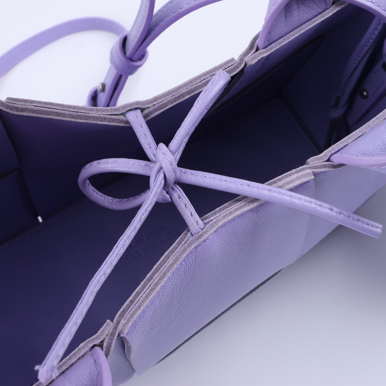 Bottega Veneta Bottega Veneta Nappa Maxi Intrecciato Small Arco 2Way Handbag in Purple Paars