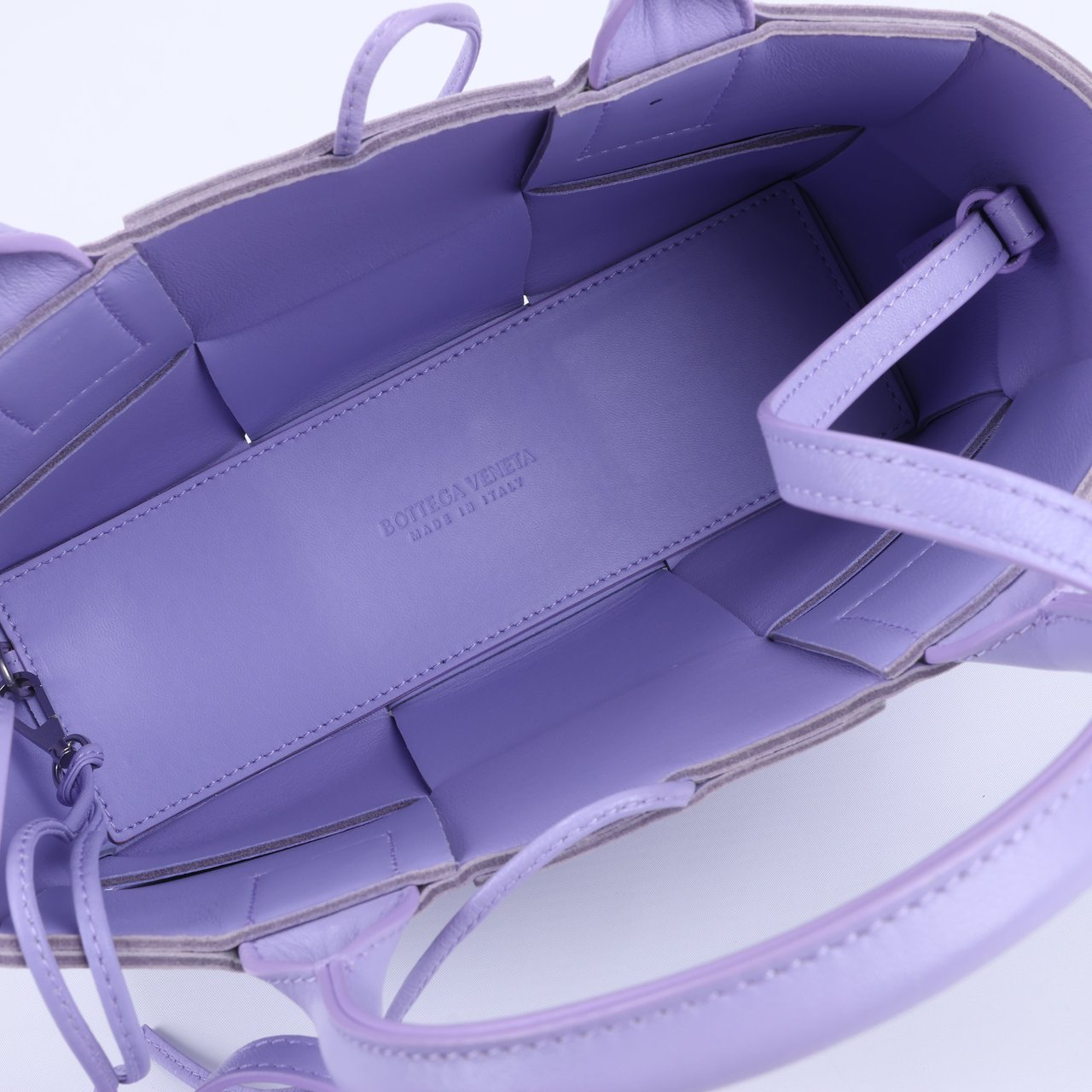 Bottega Veneta Bottega Veneta Nappa Maxi Intrecciato Small Arco 2Way Handbag in Purple Paars