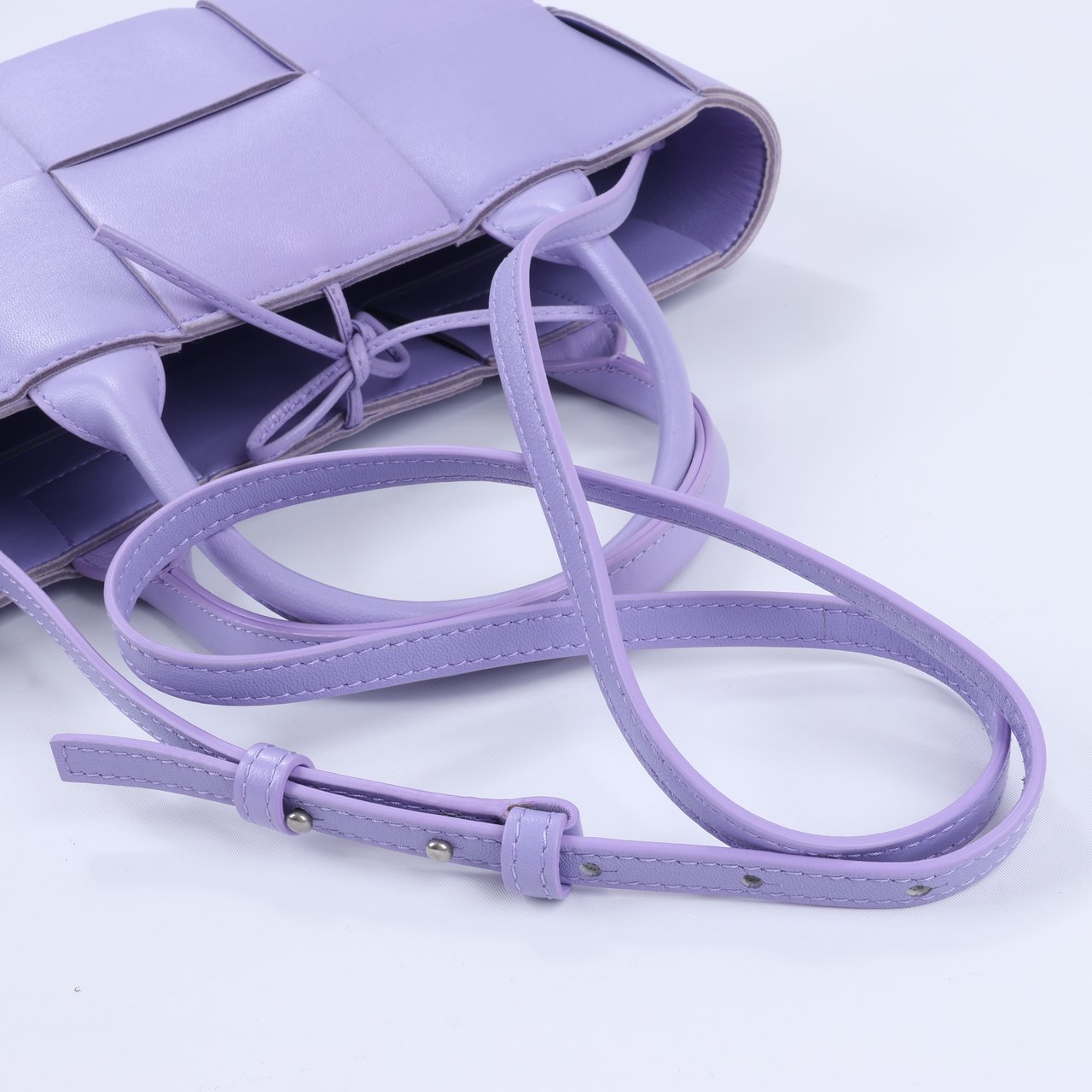 Bottega Veneta Bottega Veneta Nappa Maxi Intrecciato Small Arco 2Way Handbag in Purple Paars