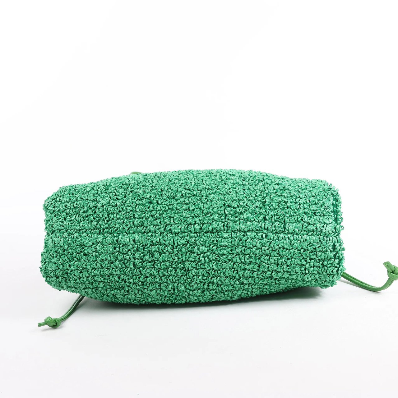 Bottega Veneta Bottega Veneta The Pouch Mini Raffia x Leather Crossbody bag in Green Groen