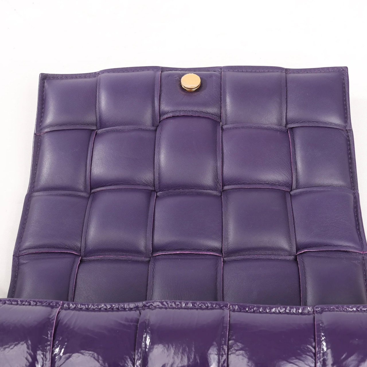Bottega Veneta Bottega Veneta Padded Cassette Maxi Intrecciato Leather Shoulder Bag in Purple Paars