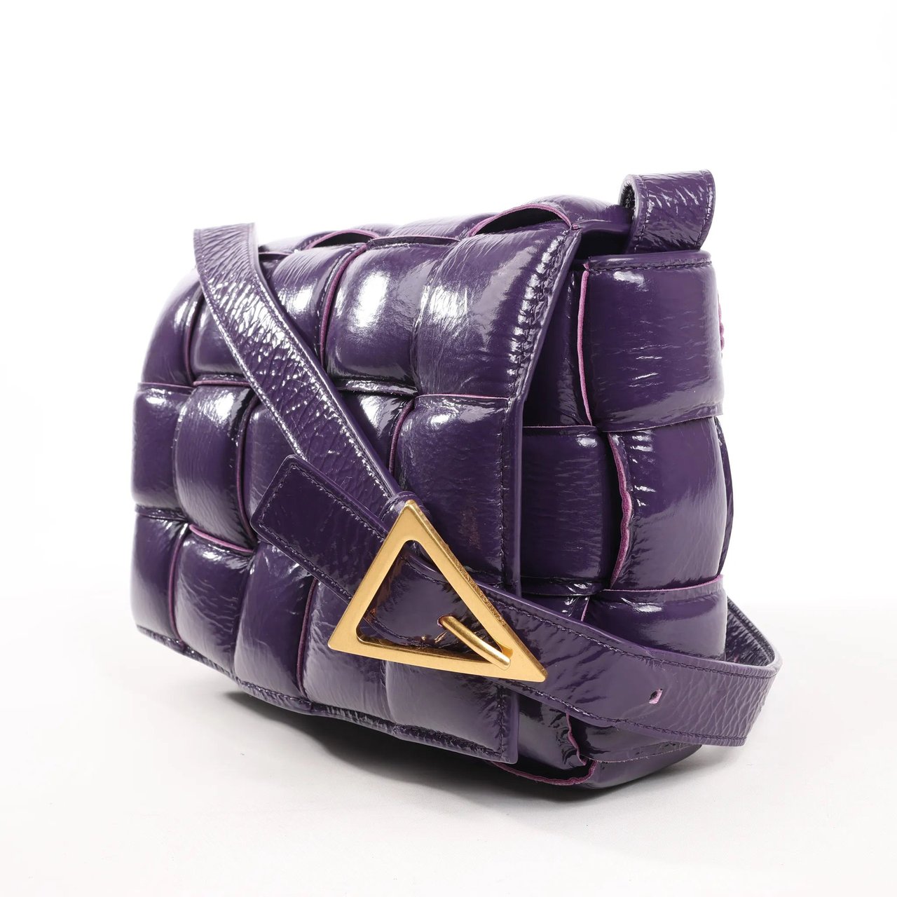 Bottega Veneta Bottega Veneta Padded Cassette Maxi Intrecciato Leather Shoulder Bag in Purple Paars