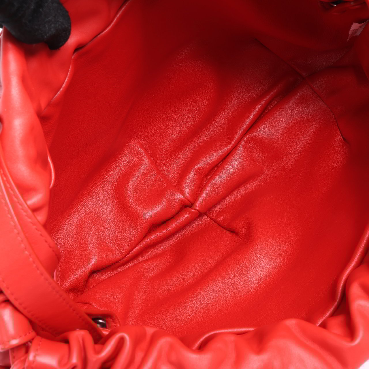 Bottega Veneta Bottega Veneta Bulb Smooth Leather Shoulder Bag in Red Rood