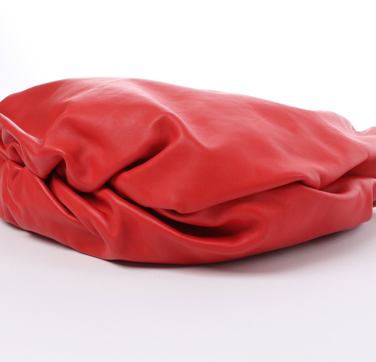 Bottega Veneta Bottega Veneta Bulb Smooth Leather Shoulder Bag in Red Rood