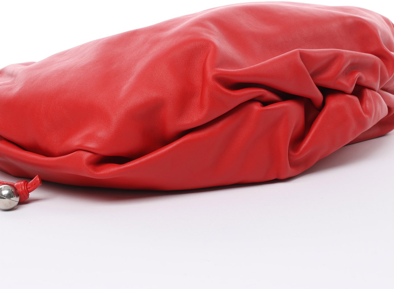 Bottega Veneta Bottega Veneta Bulb Smooth Leather Shoulder Bag in Red Rood