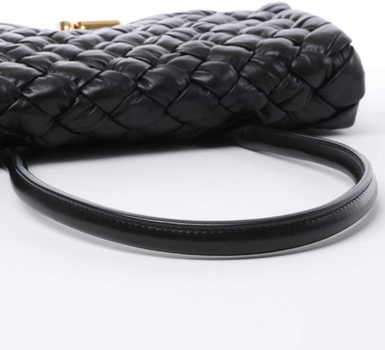 Bottega Veneta Bottega Veneta Leather Woven Rumple Desiree Shoulder Bag in Black Zwart