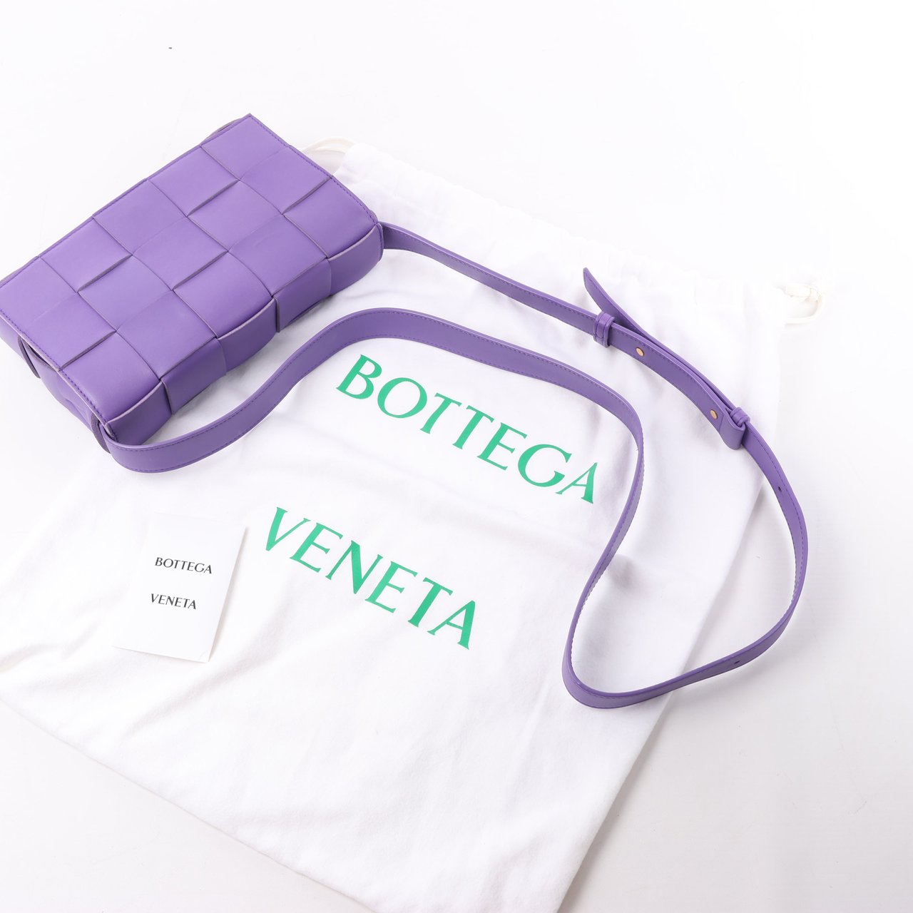 Bottega Veneta Bottega Veneta Maxi Intrecciato Cassette Leather Shoulder Bag in Purple Paars
