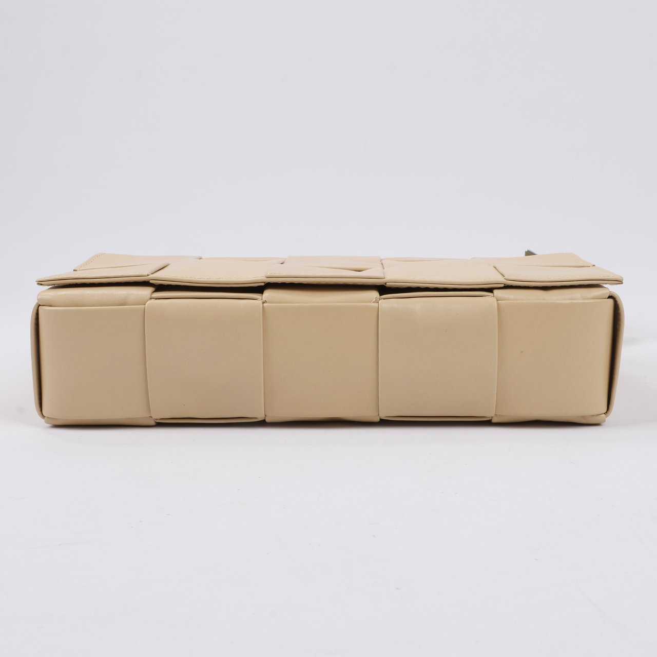 Bottega Veneta Bottega Veneta Maxi Intrecciato Cassette Leather Shoulder Bag in Beige Beige