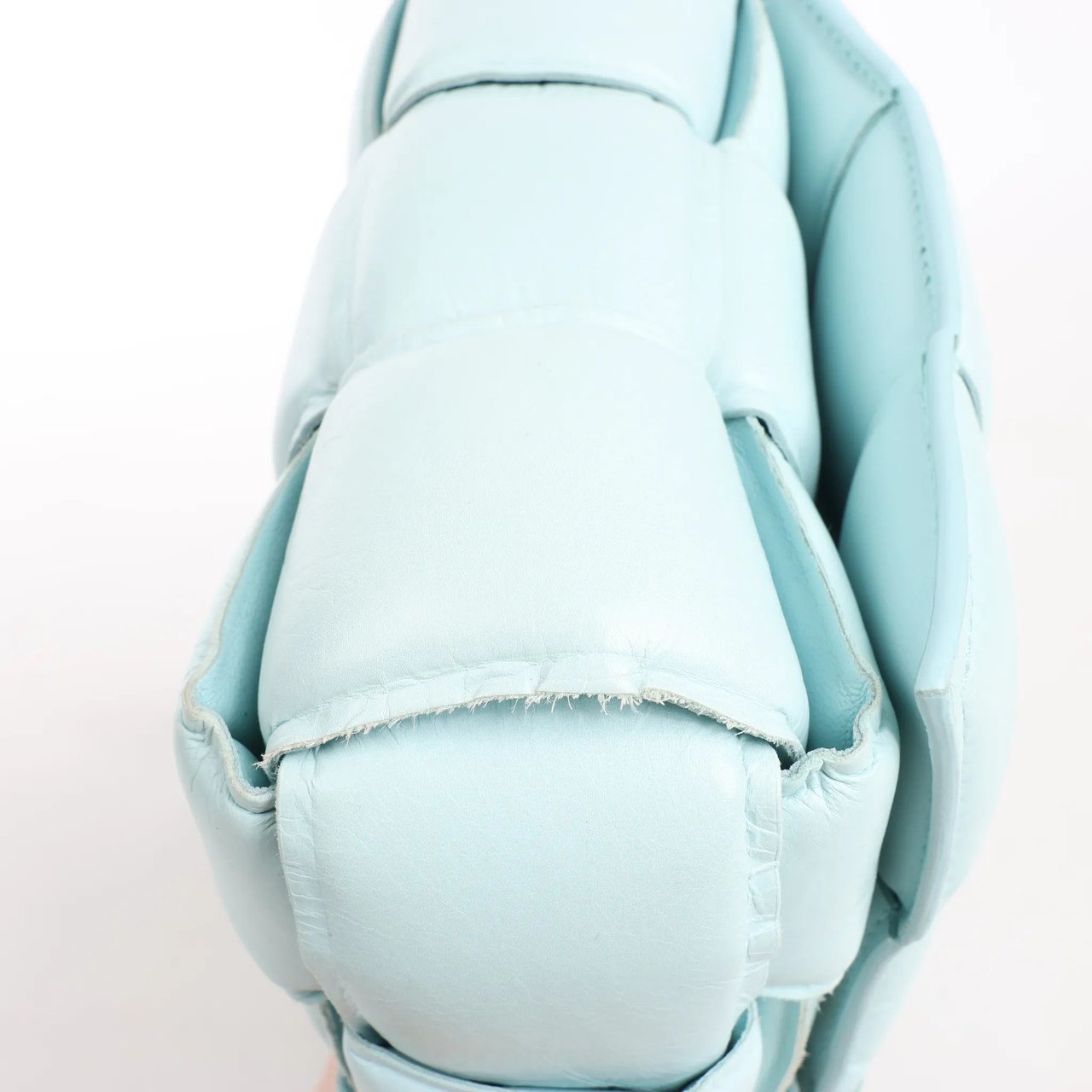 Bottega Veneta Bottega Veneta Padded Cassette Maxi Intrecciato Leather Shoulder Bag in Blue Blauw