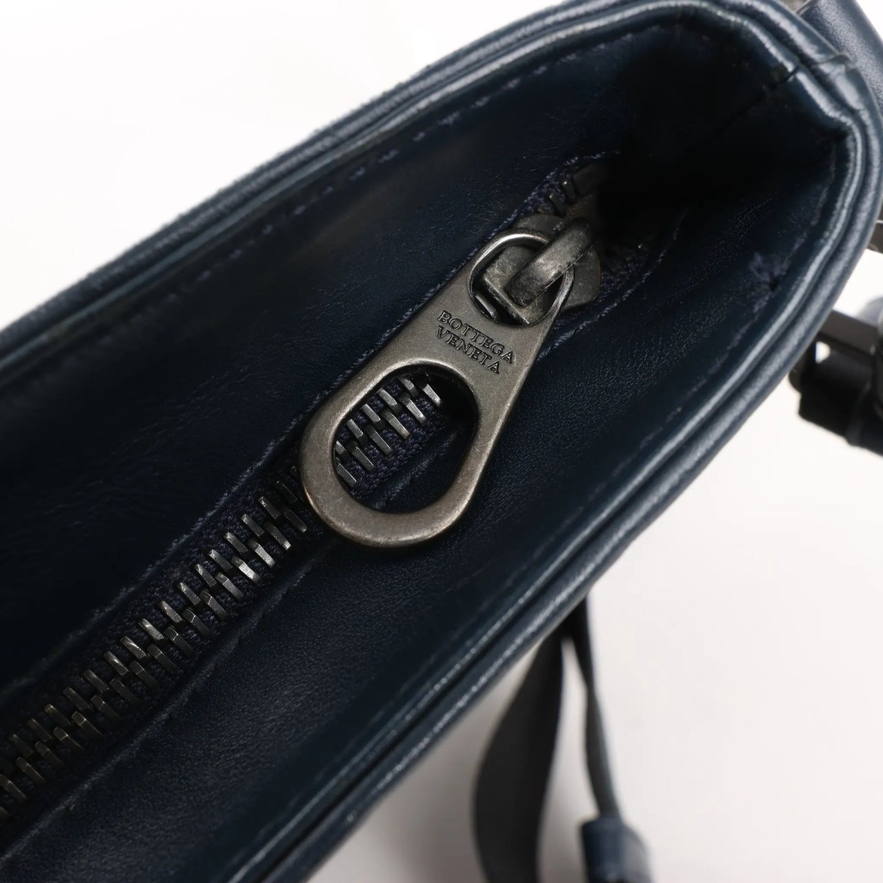 Bottega Veneta Bottega Veneta VN Intrecciato Crossbody Messenger Bag in Navy Blue Blauw