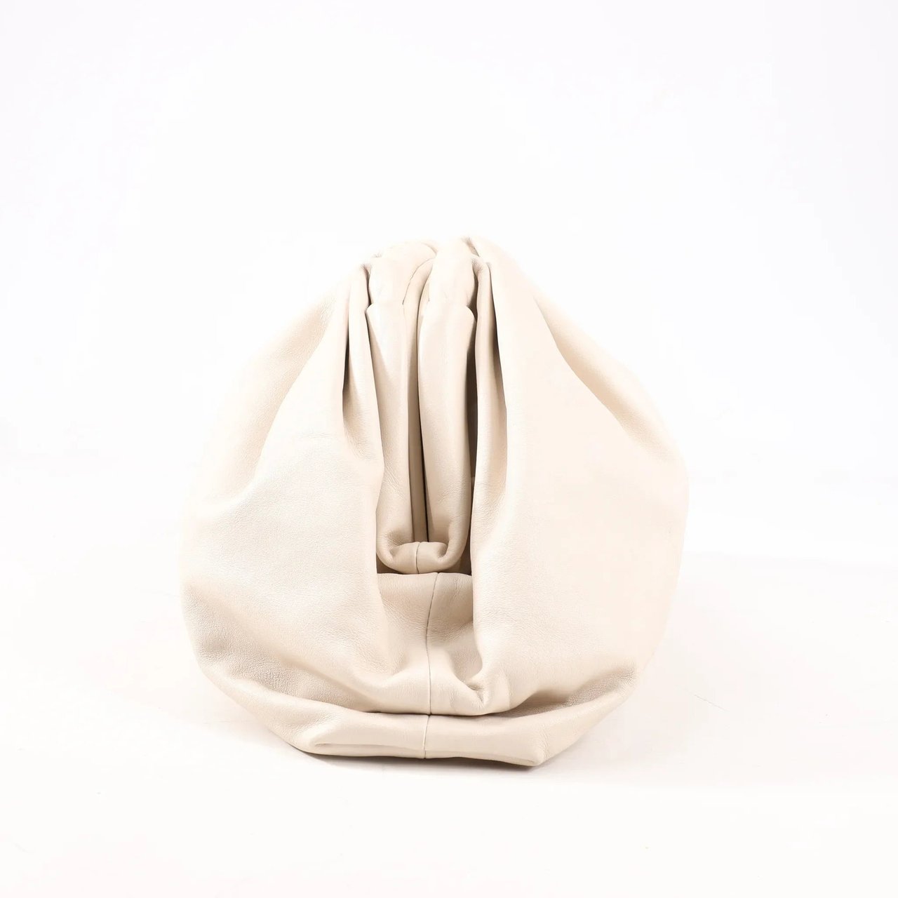 Bottega Veneta Bottega Veneta The Pouch Oversize Leather Clutch Bag in Beige Beige