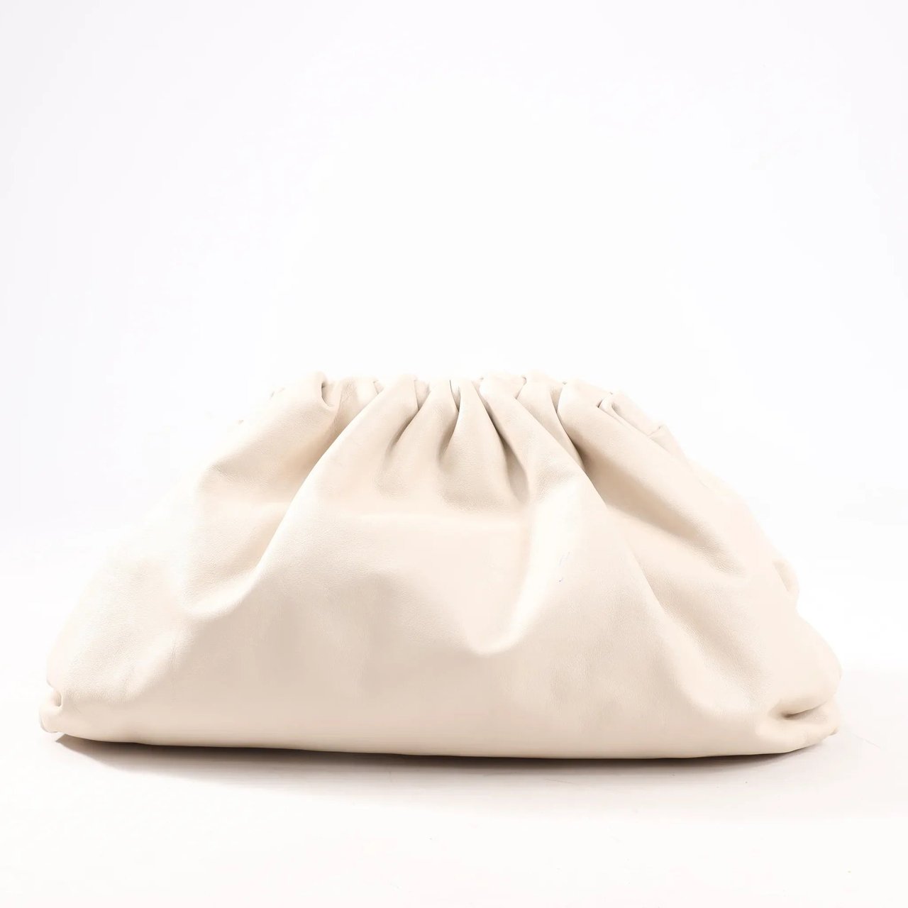 Bottega Veneta Bottega Veneta The Pouch Oversize Leather Clutch Bag in Beige Beige