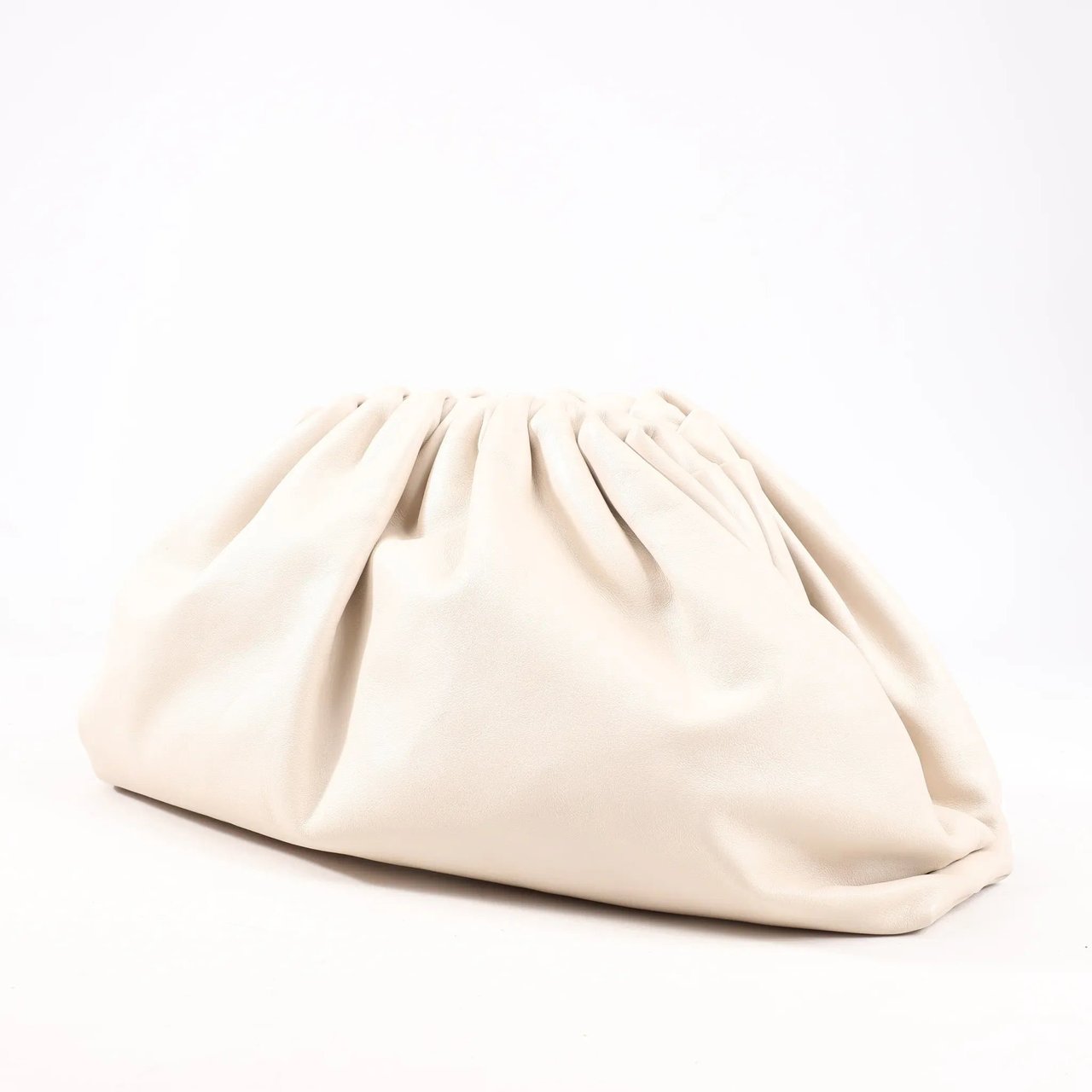 Bottega Veneta Bottega Veneta The Pouch Oversize Leather Clutch Bag in Beige Beige