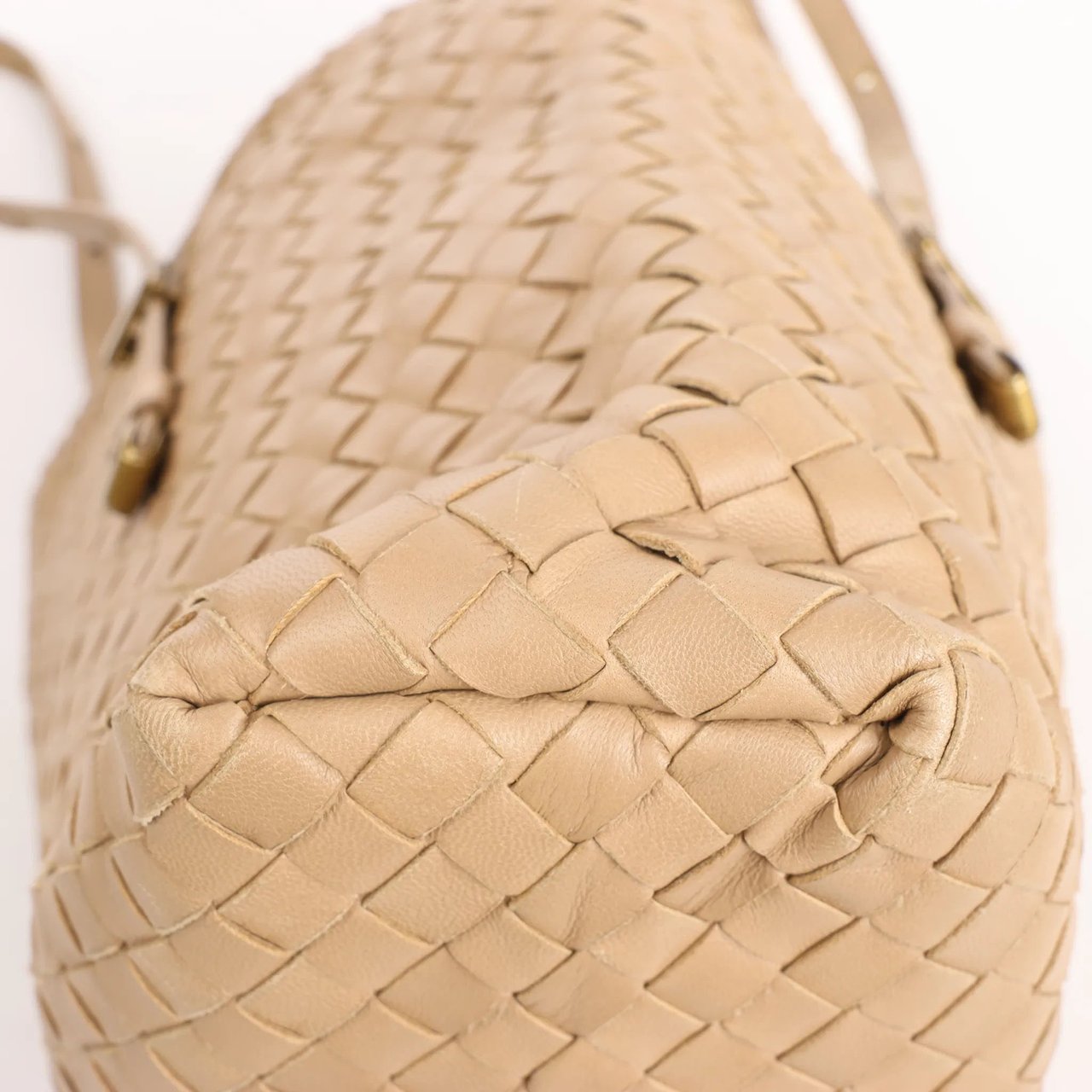 Bottega Veneta Bottega Veneta Intrecciato Leather Shoulder Bag in Beige Beige