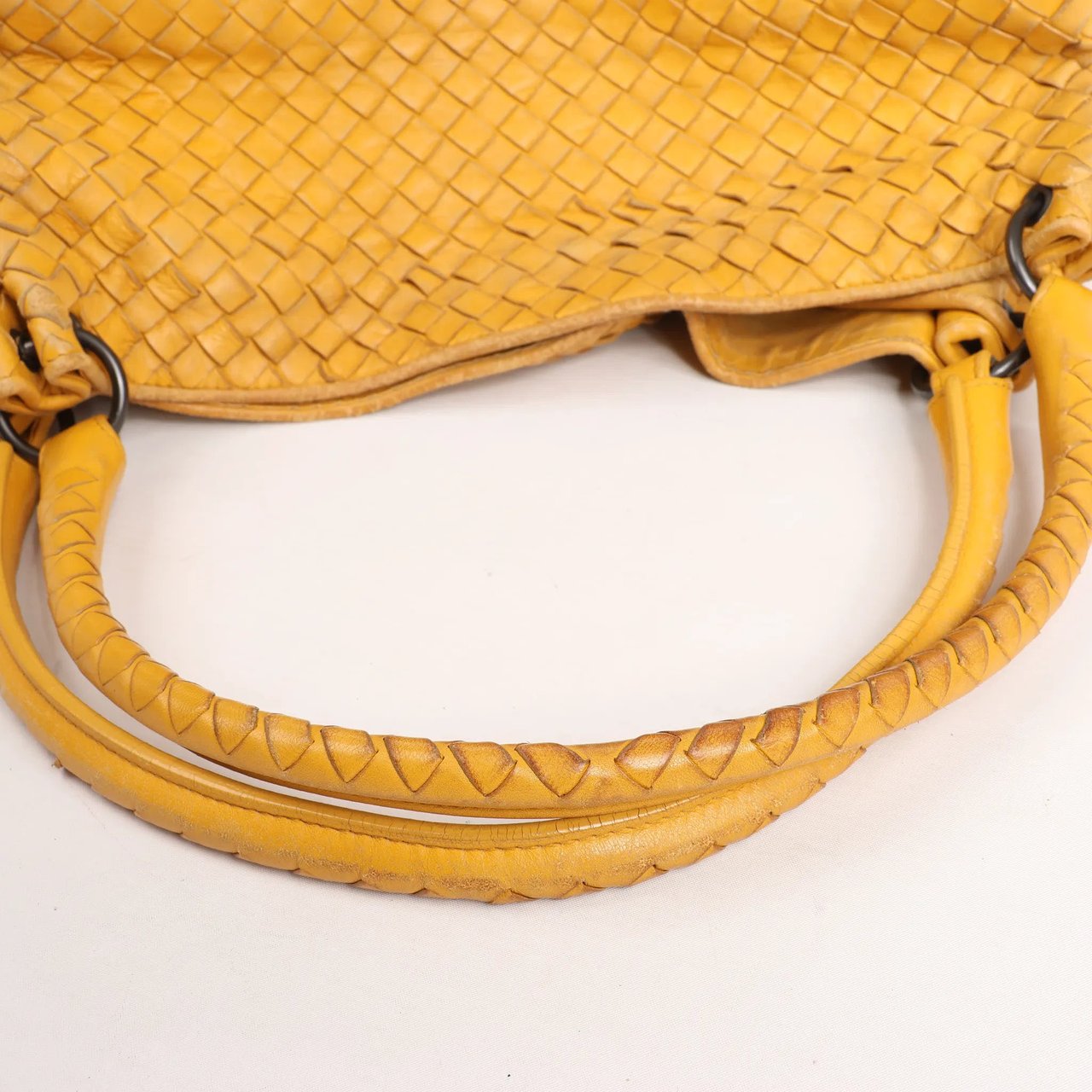 Bottega Veneta Bottega Veneta Intrecciato Leather Shoulder Bag in Yellow Geel