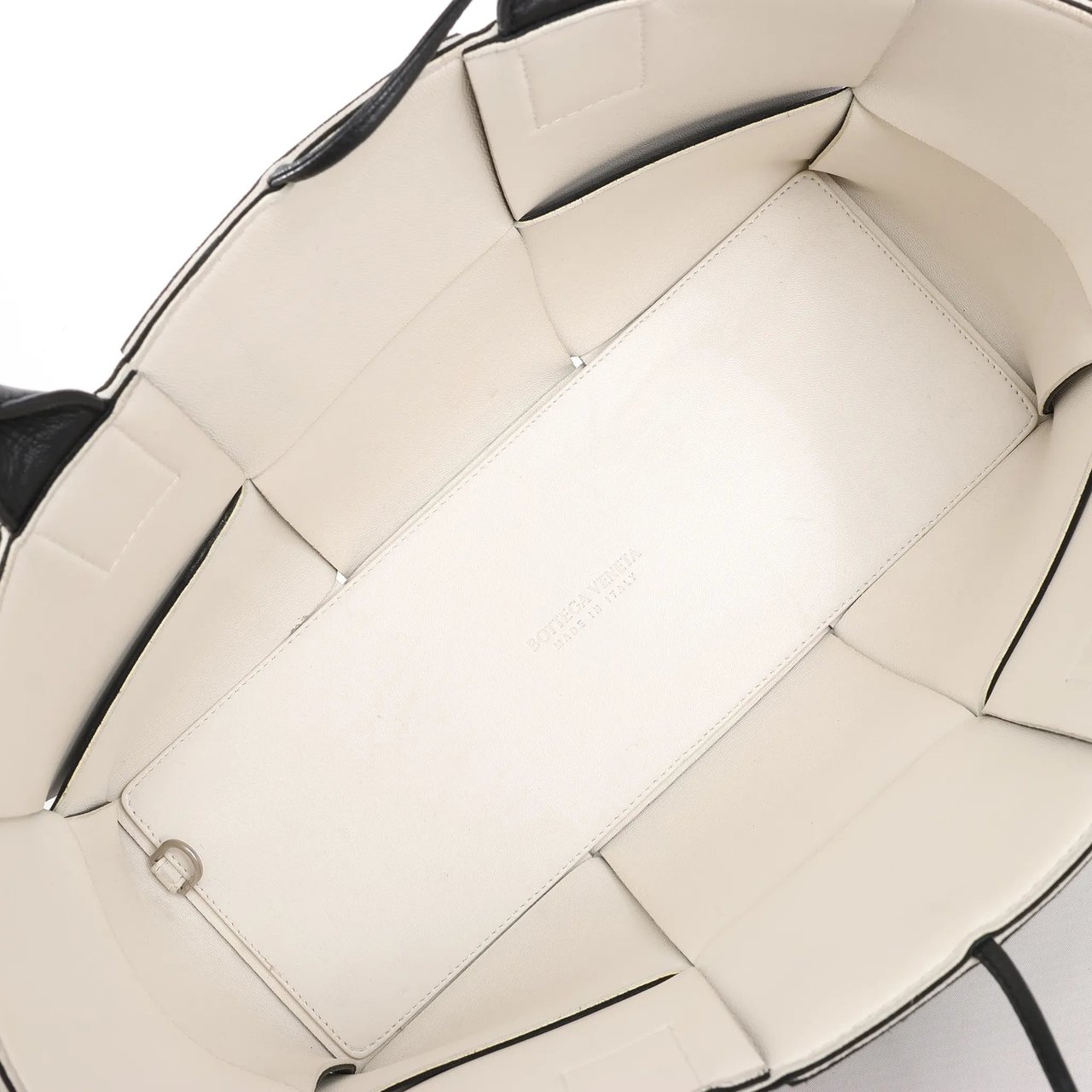 Bottega Veneta Bottega Veneta The Arco Maxi Intrecciato Leather Handbag in Black Zwart