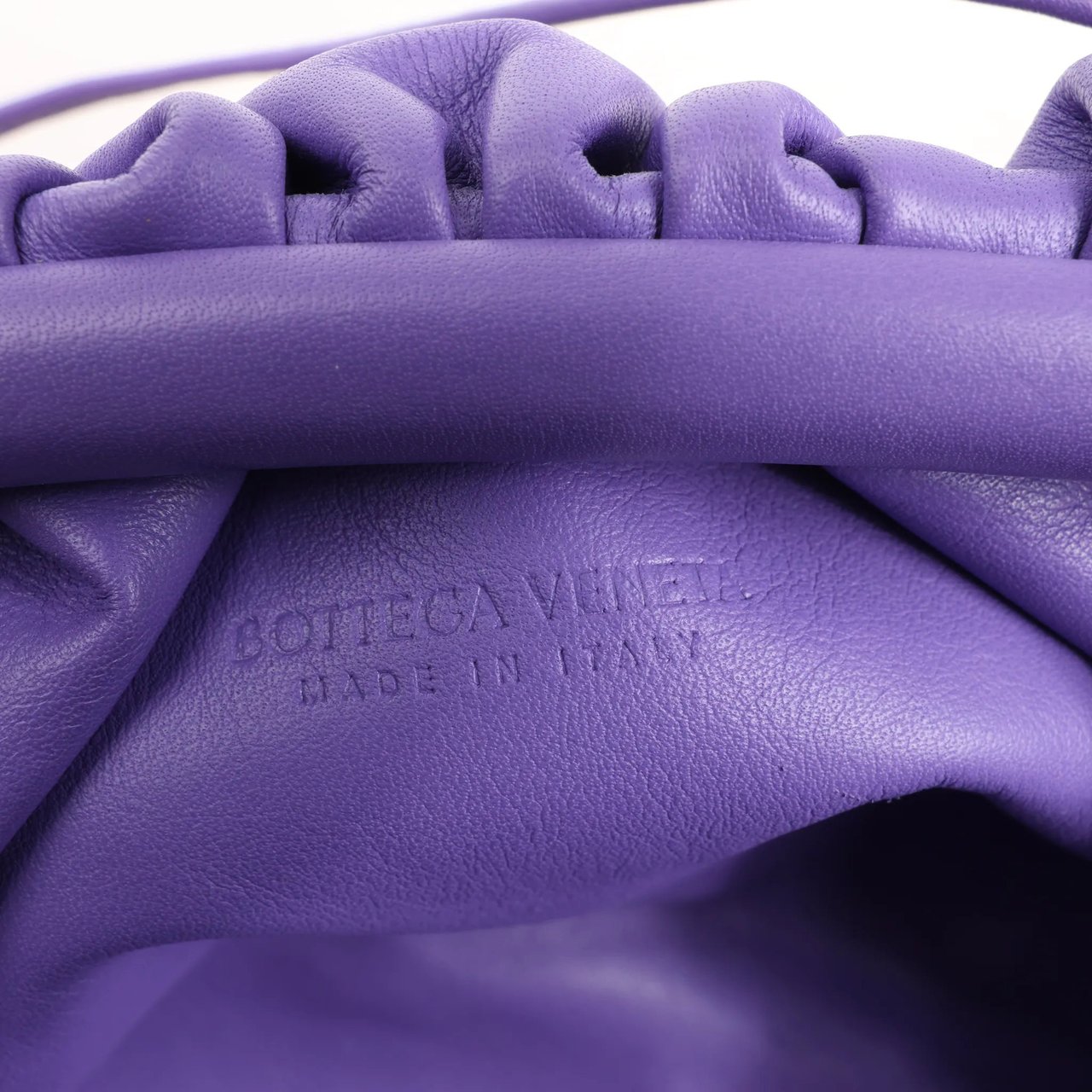 Bottega Veneta Bottega Veneta Mini The Pouch Leather Crossbody bag in Purple Paars