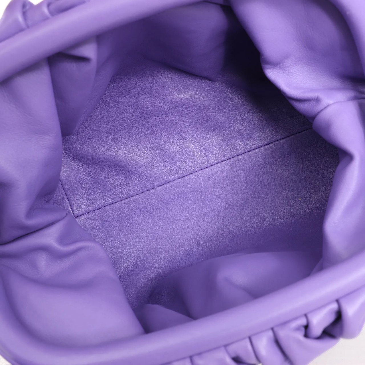 Bottega Veneta Bottega Veneta Mini The Pouch Leather Crossbody bag in Purple Paars