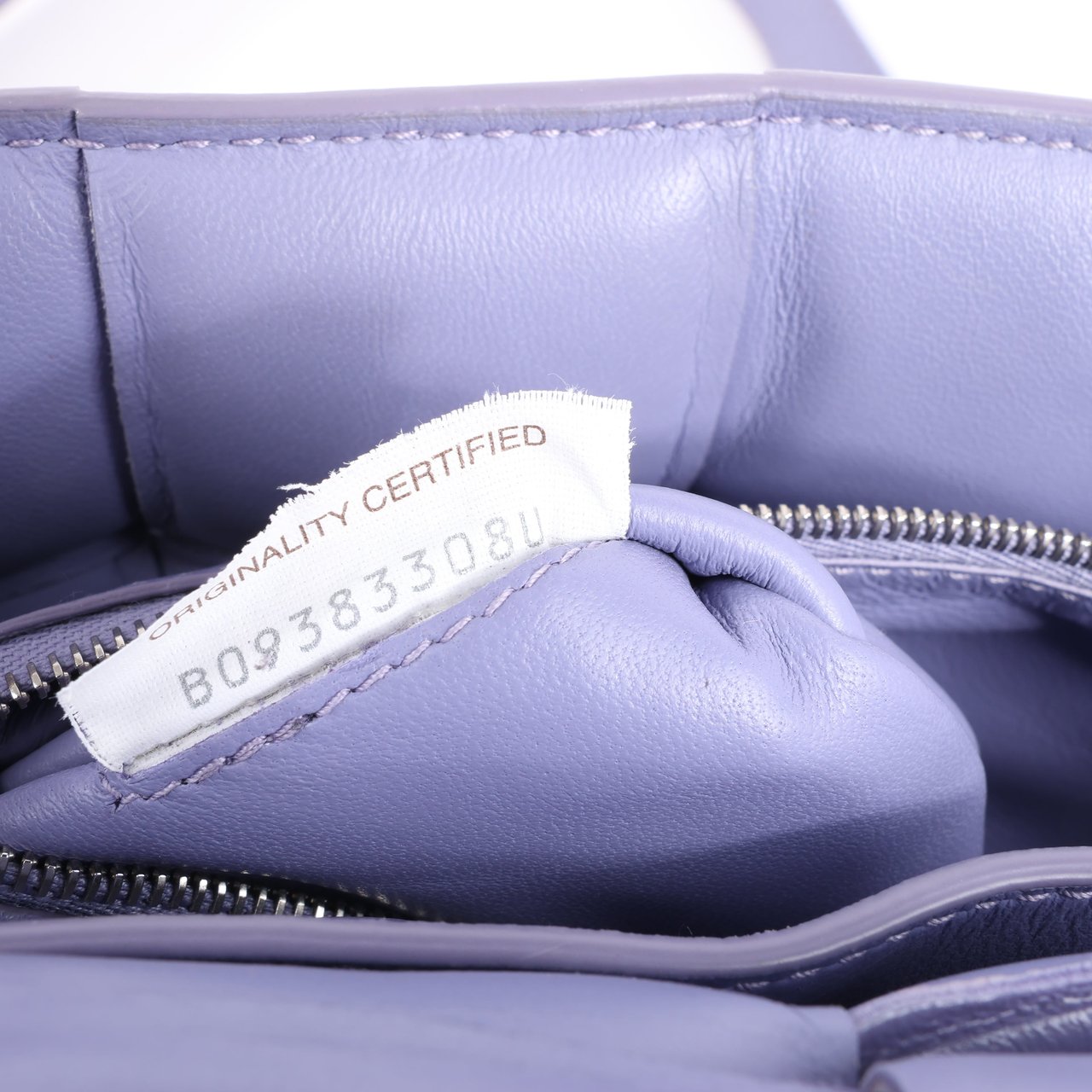 Bottega Veneta Bottega Veneta Padded Cassette Maxi Intrecciato Leather Shoulder Bag in Purple Paars