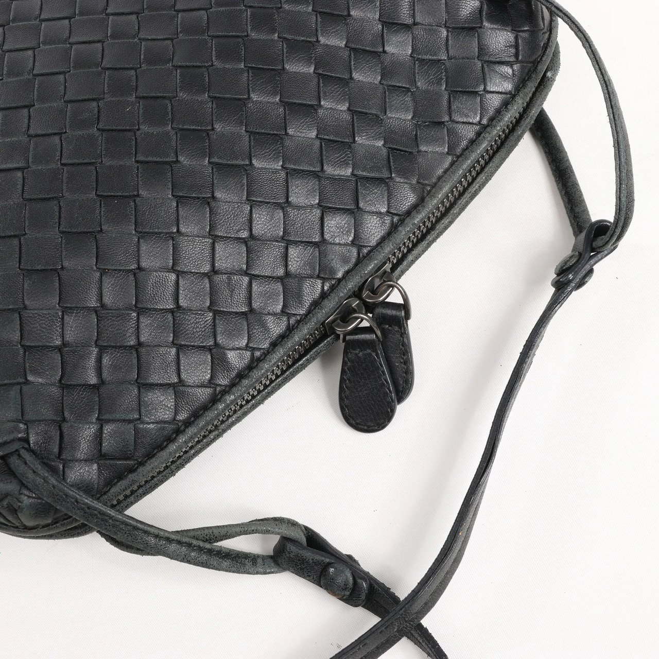 Bottega Veneta Bottega Veneta Nodini Intrecciato Leather Crossbody Bag in Black Zwart