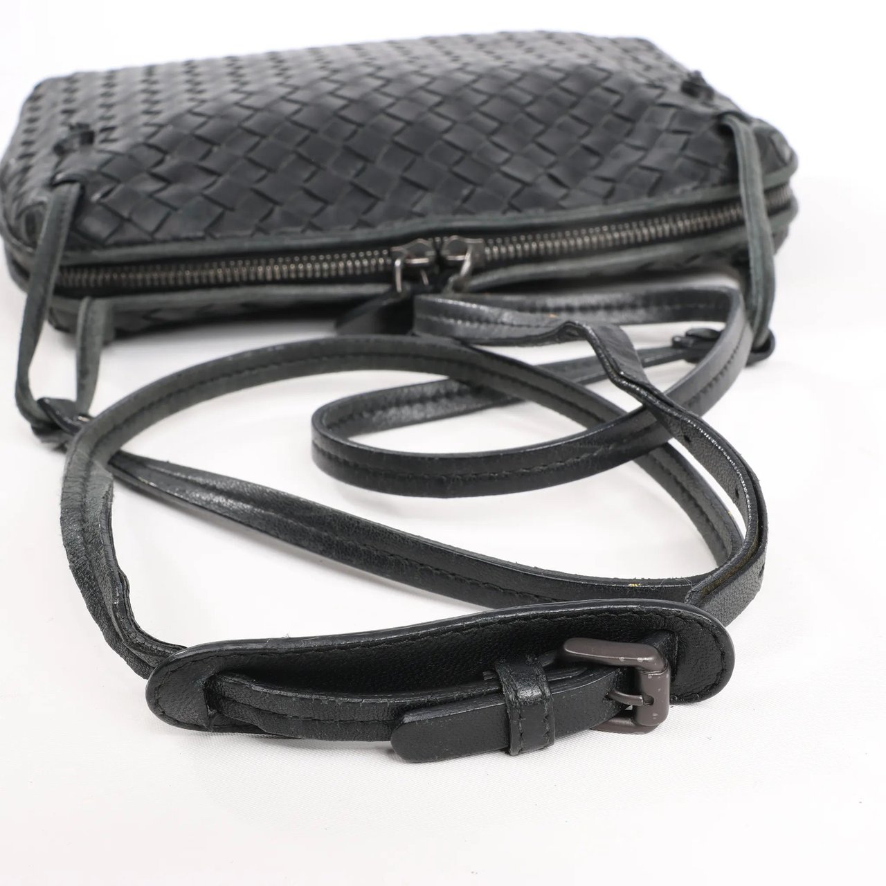 Bottega Veneta Bottega Veneta Nodini Intrecciato Leather Crossbody Bag in Black Zwart