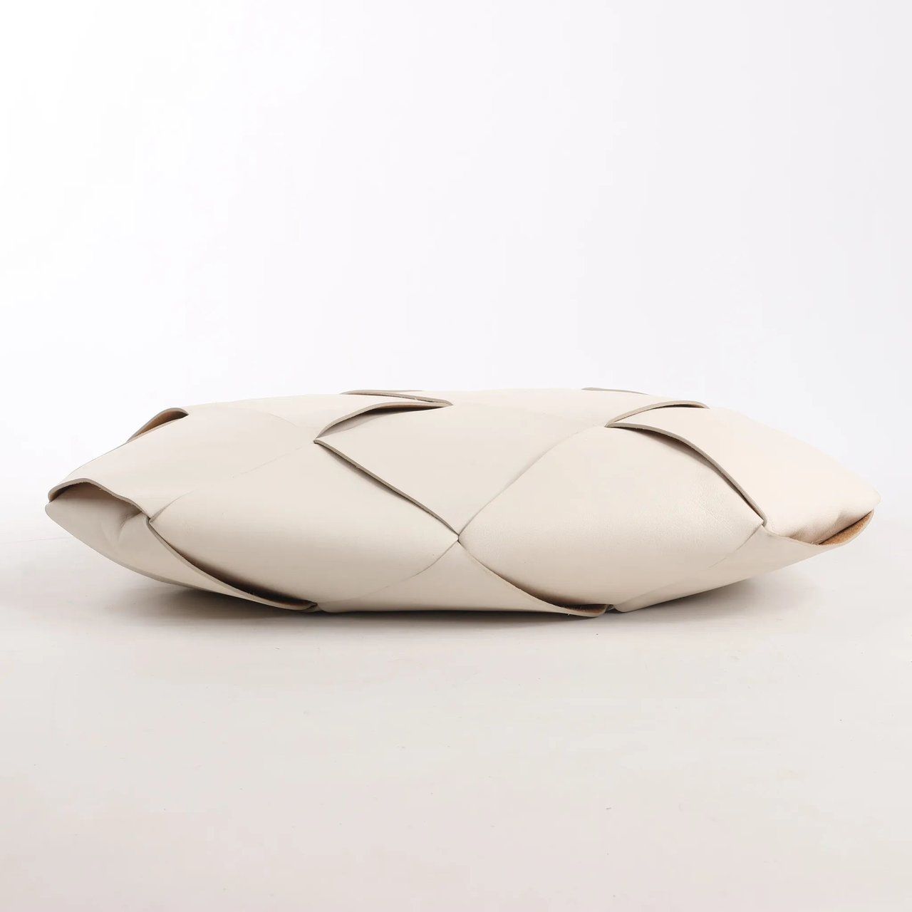 Bottega Veneta Bottega Veneta Slip Maxi Intrecciato Leather Handbag in White Wit