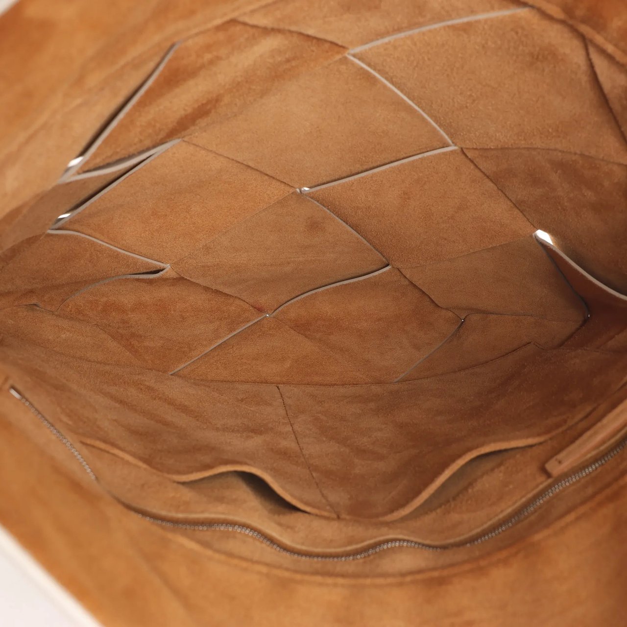 Bottega Veneta Bottega Veneta Slip Maxi Intrecciato Leather Handbag in White Wit