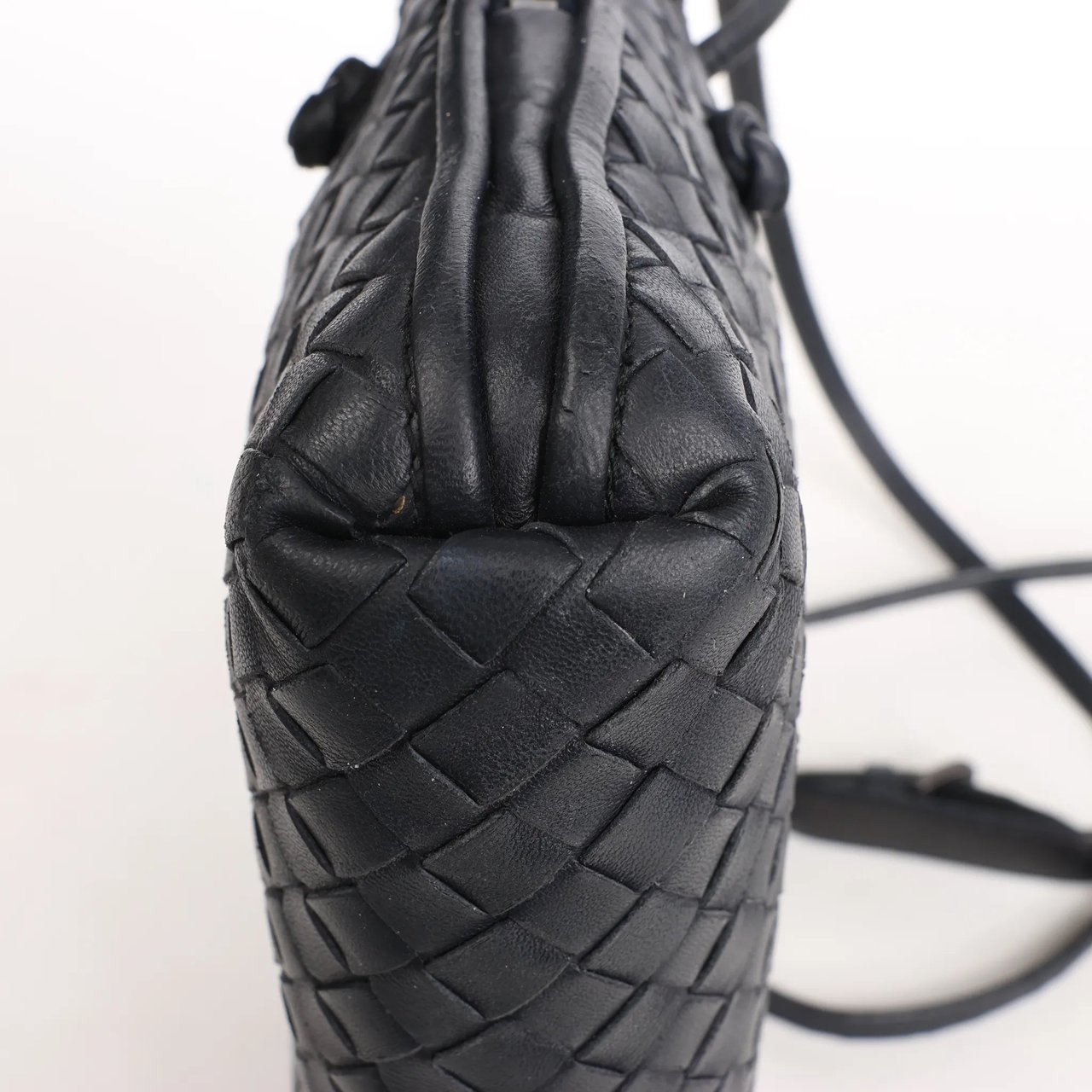 Bottega Veneta Bottega Veneta Nodini Intrecciato Leather Crossbody Bag in Black Zwart