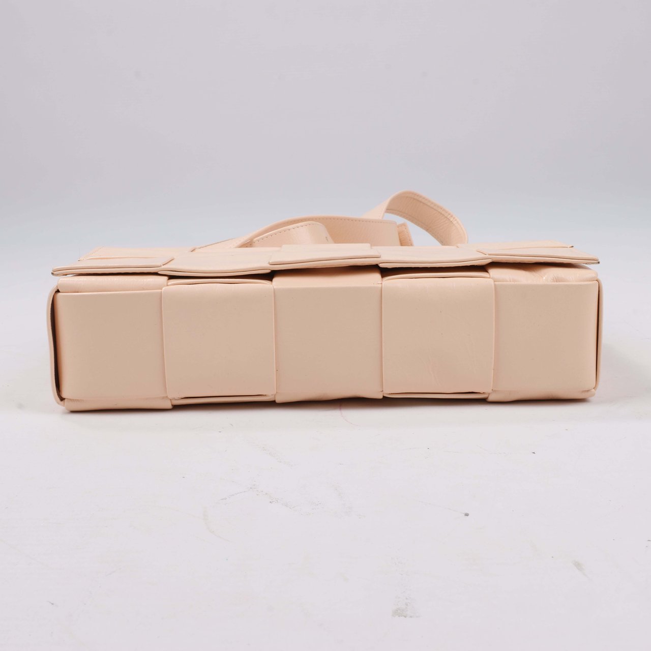 Bottega Veneta Bottega Veneta Maxi Intrecciato Cassette Leather Shoulder Bag in Powder Beige Beige