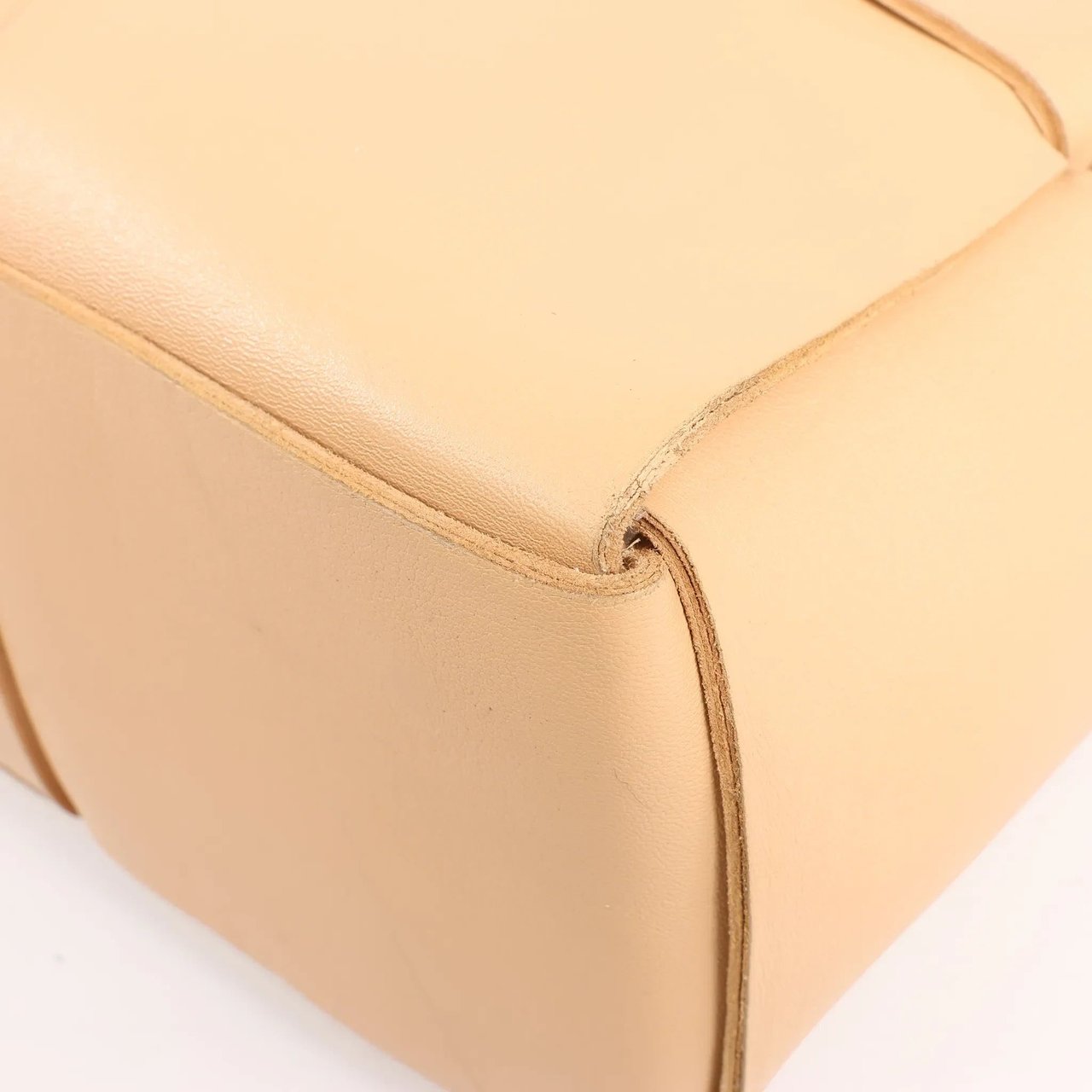 Bottega Veneta Bottega Veneta The Arco Maxi Intrecciato Large Leather Handbag in Beige Beige