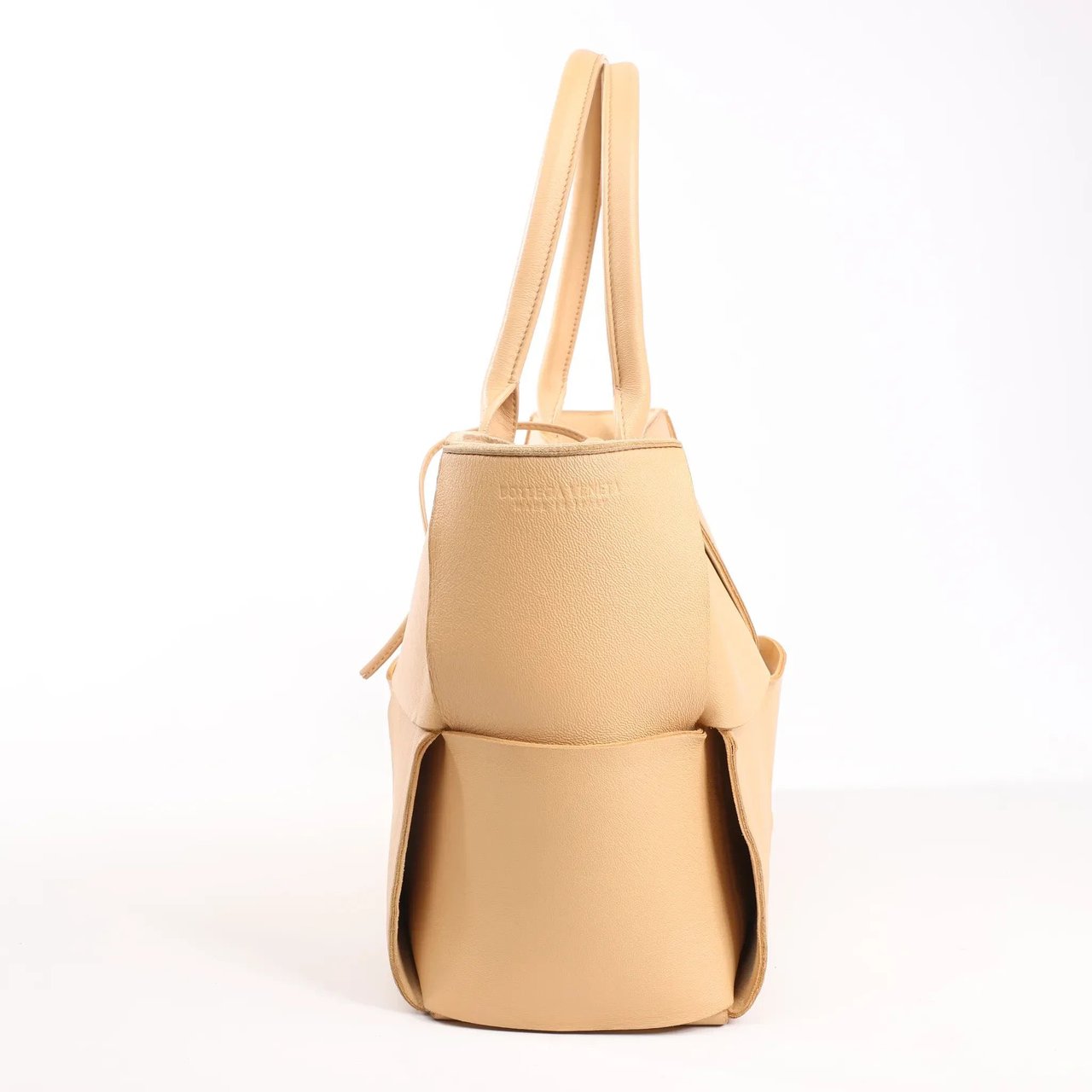 Bottega Veneta Bottega Veneta The Arco Maxi Intrecciato Large Leather Handbag in Beige Beige