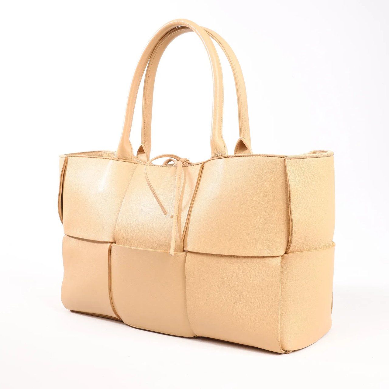 Bottega Veneta Bottega Veneta The Arco Maxi Intrecciato Large Leather Handbag in Beige Beige